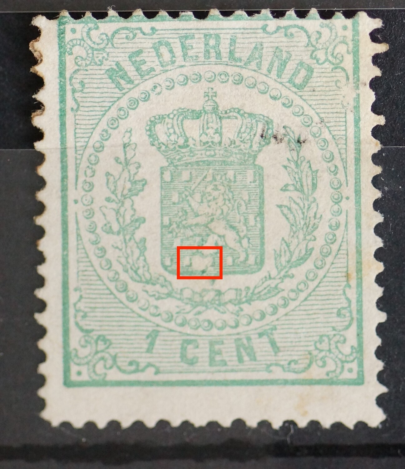 NVPH 15 - grote witte vlek onderaan de leeuw