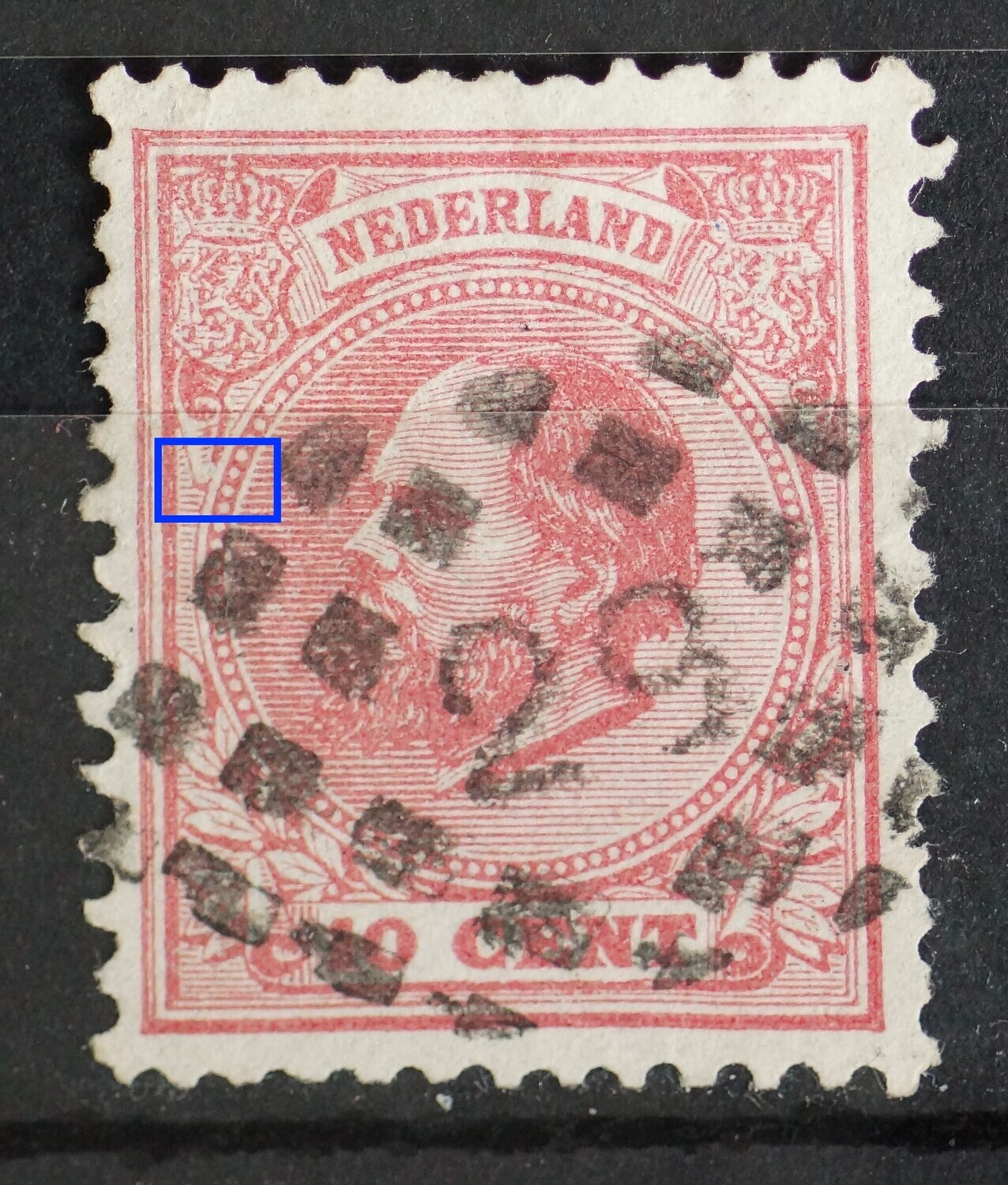 NVPH 21 - breuk in rand medaillon onderaan de linker krul