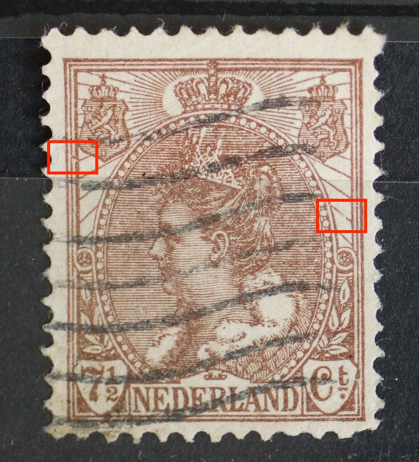 NVPH 61 - bruine punt tussen kaderlijnen links en breuk in straal rechts