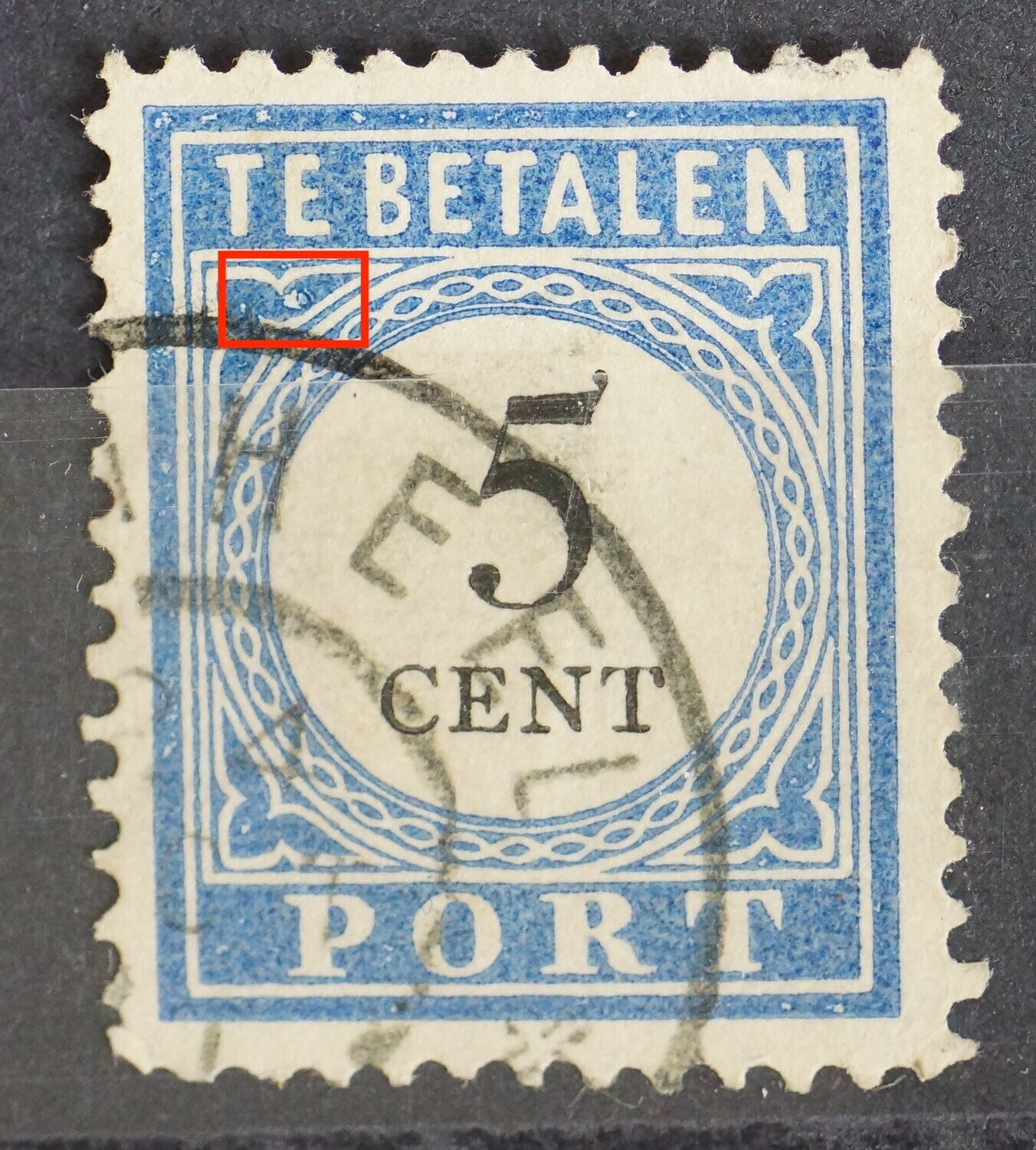 NVPH P19 - witte vlek in ornament linksboven