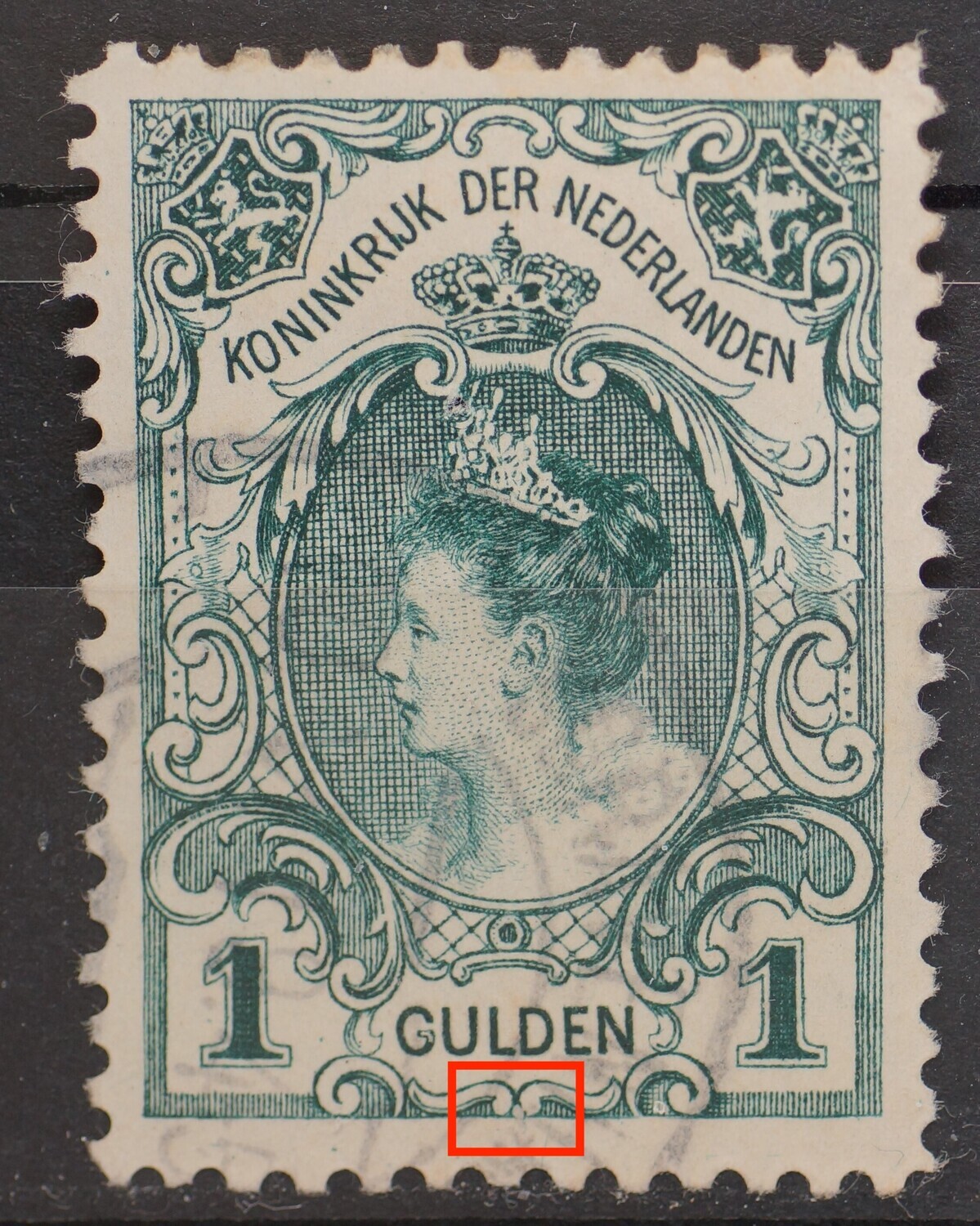 NVPH 77 - o.a. wit bolletje onder ornament midden