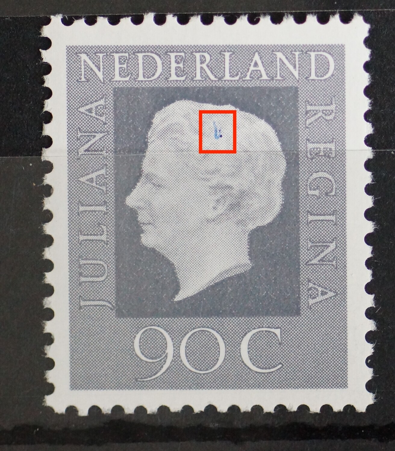 NVPH 951 - blauwe krassen/vlek in het haar