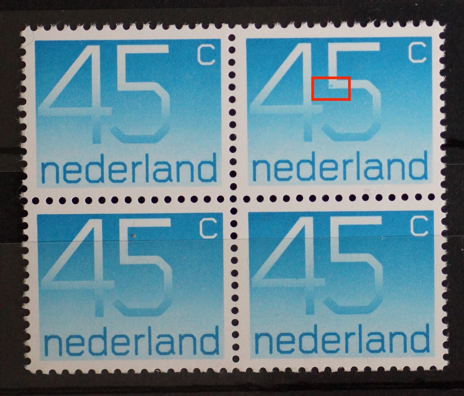NVPH 1112 - blauwe vlek in de 5 van 45 (zegel rechtsboven)