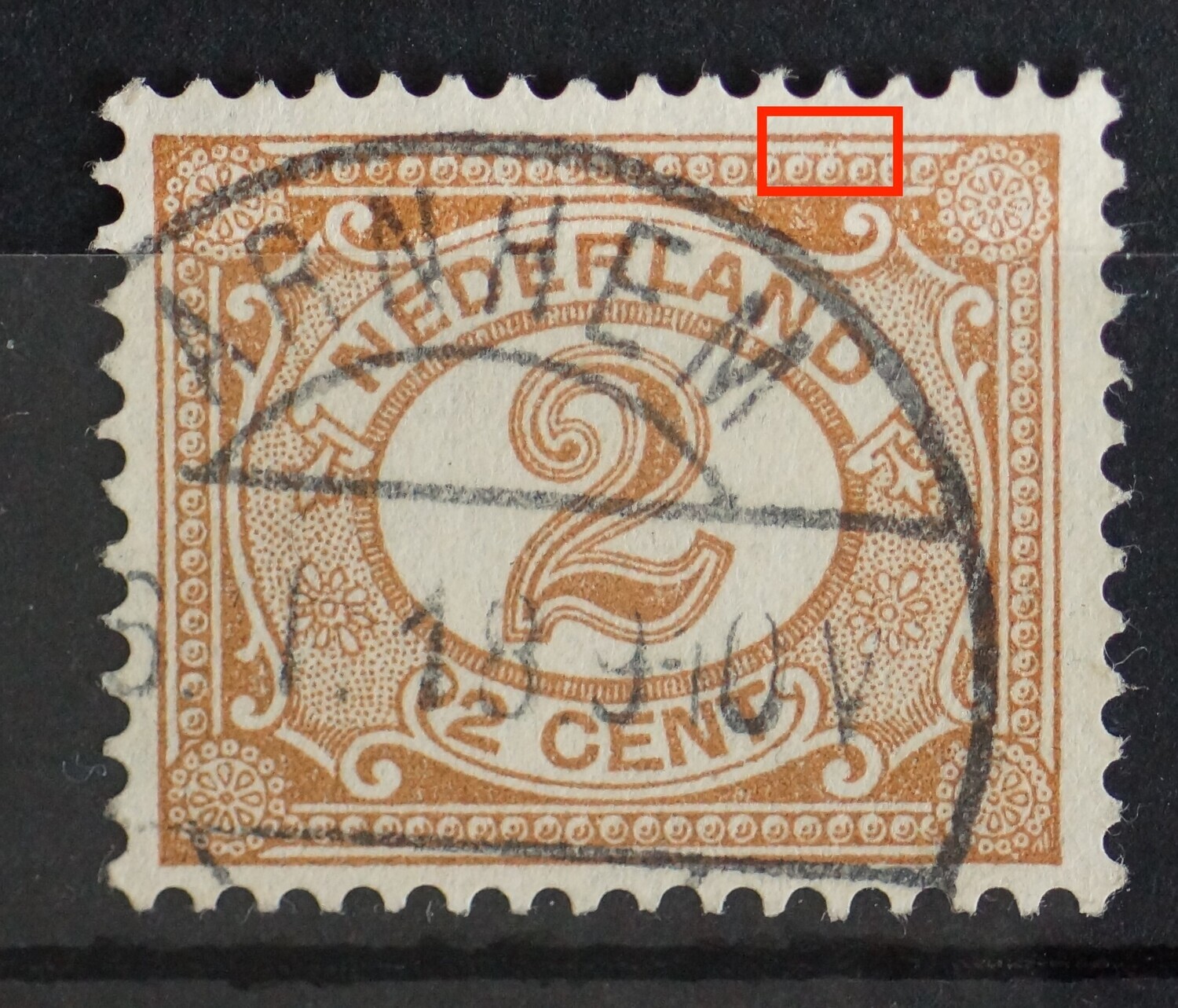 NVPH 54 - bruine stippen in de witte kaderlijn boven, rechts NVPH 54 - bruine stippen in de witte kaderlijn boven, rechts