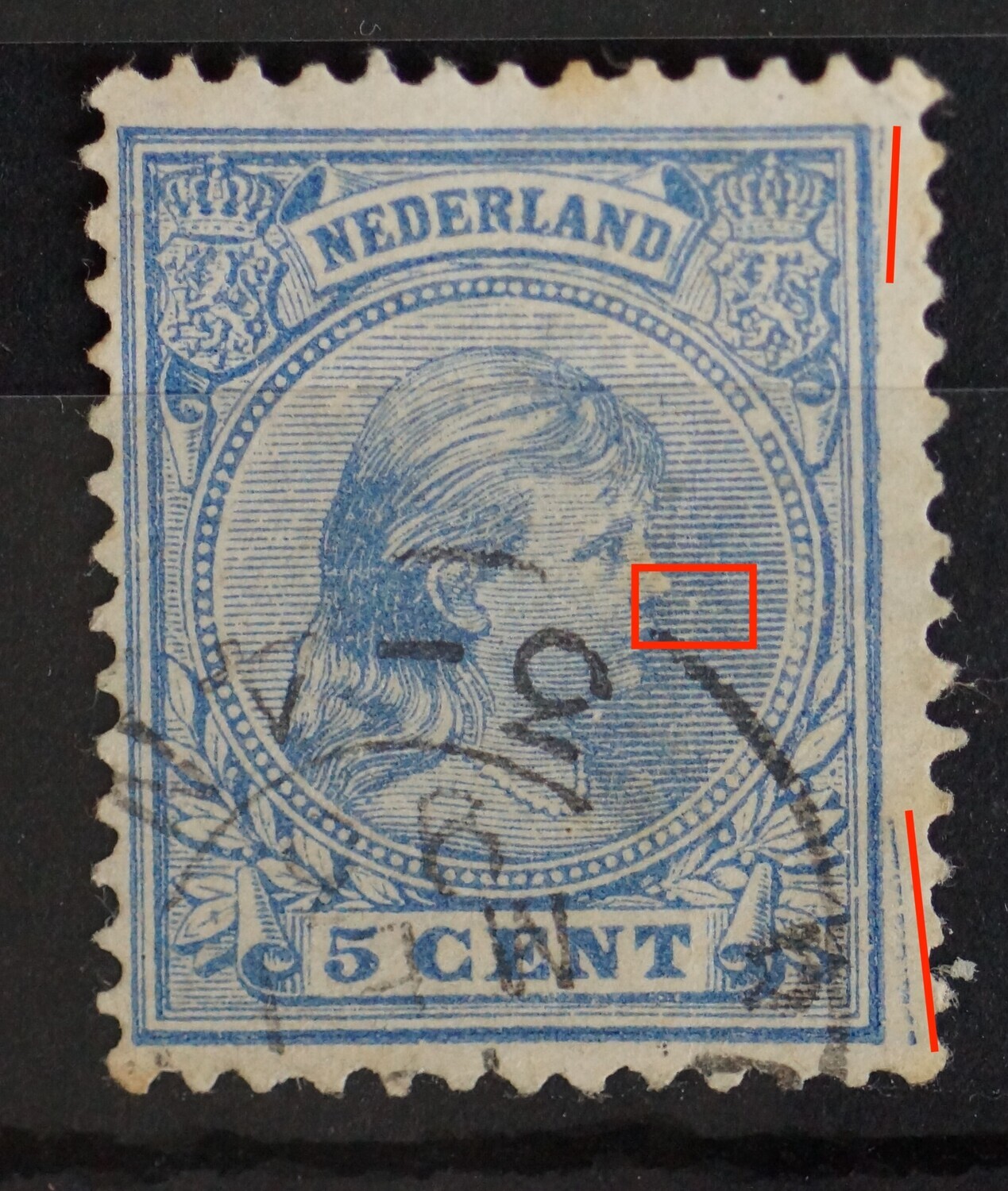 NVPH 35 - breuk in arcering twee blauwe lijnen rechts buiten het zegelbeeld