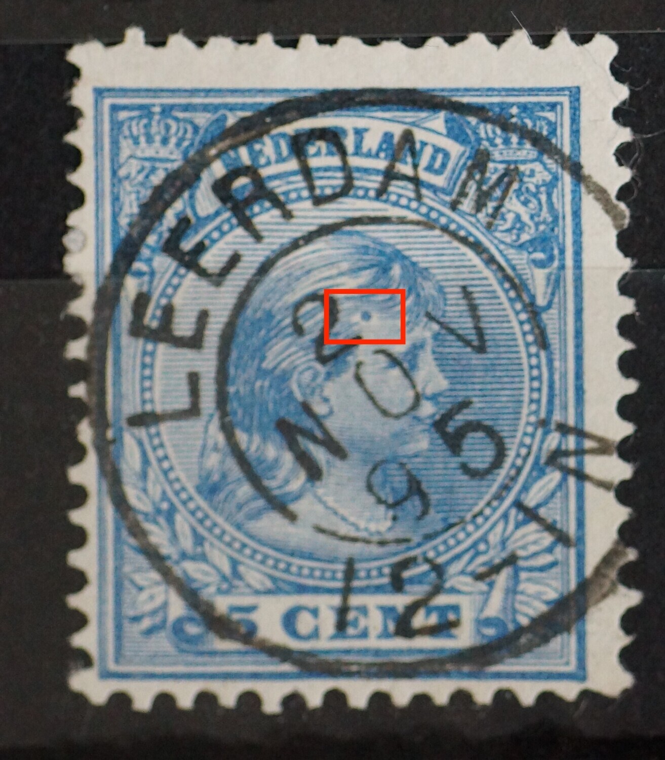 NVPH 35 - grote blauwe vlek midden op het hoofd