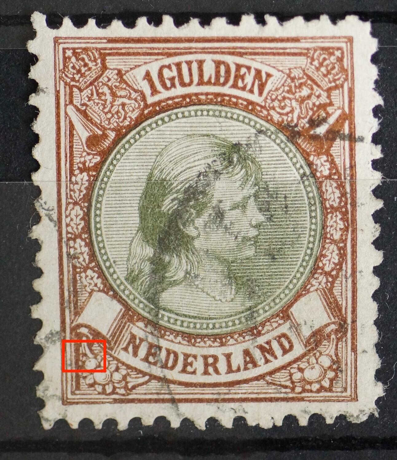 NVPH 46 - bruine vlek in hoorn linksonder NVPH 46 - bruine vlek in hoorn linksonder