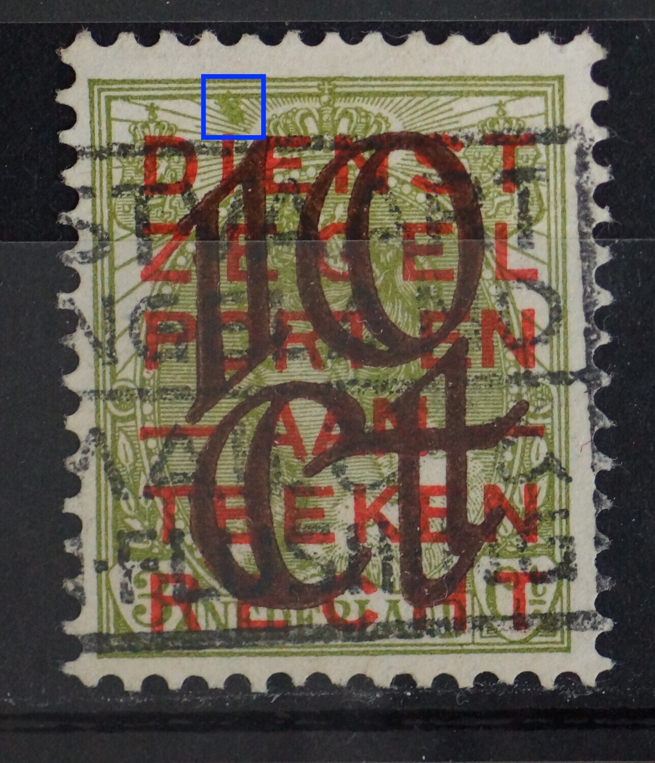 NVPH 132 -grote groene vlek in arcering links van kroon