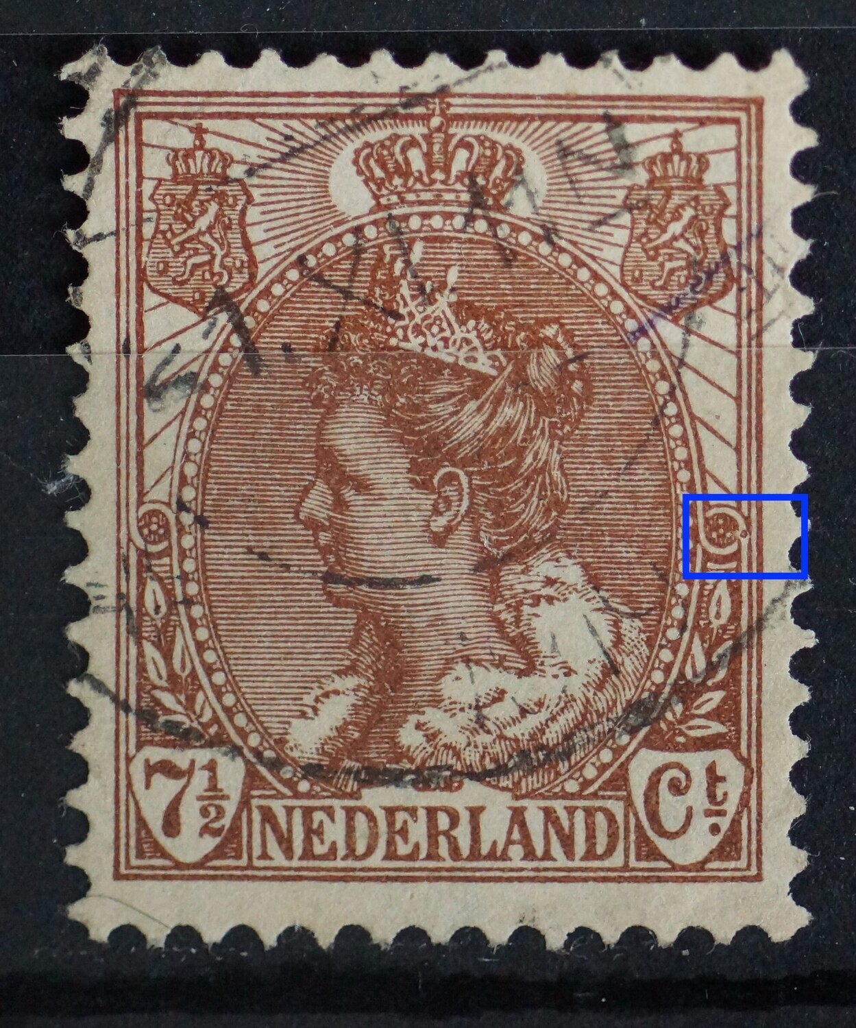 NVPH 61 - bruine punt in rechter rozet NVPH 61 - bruine punt in rechter rozet