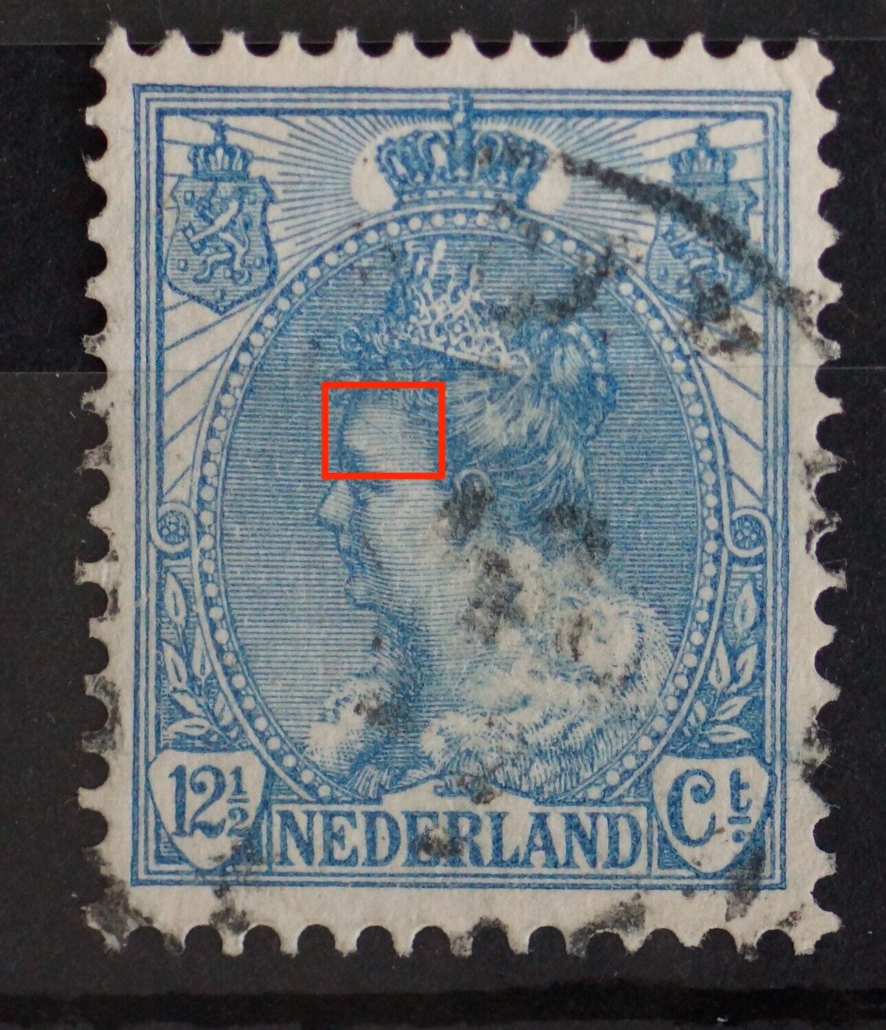NVPH 63 - dunne diagonale blauwe lijn over het voorhoofd