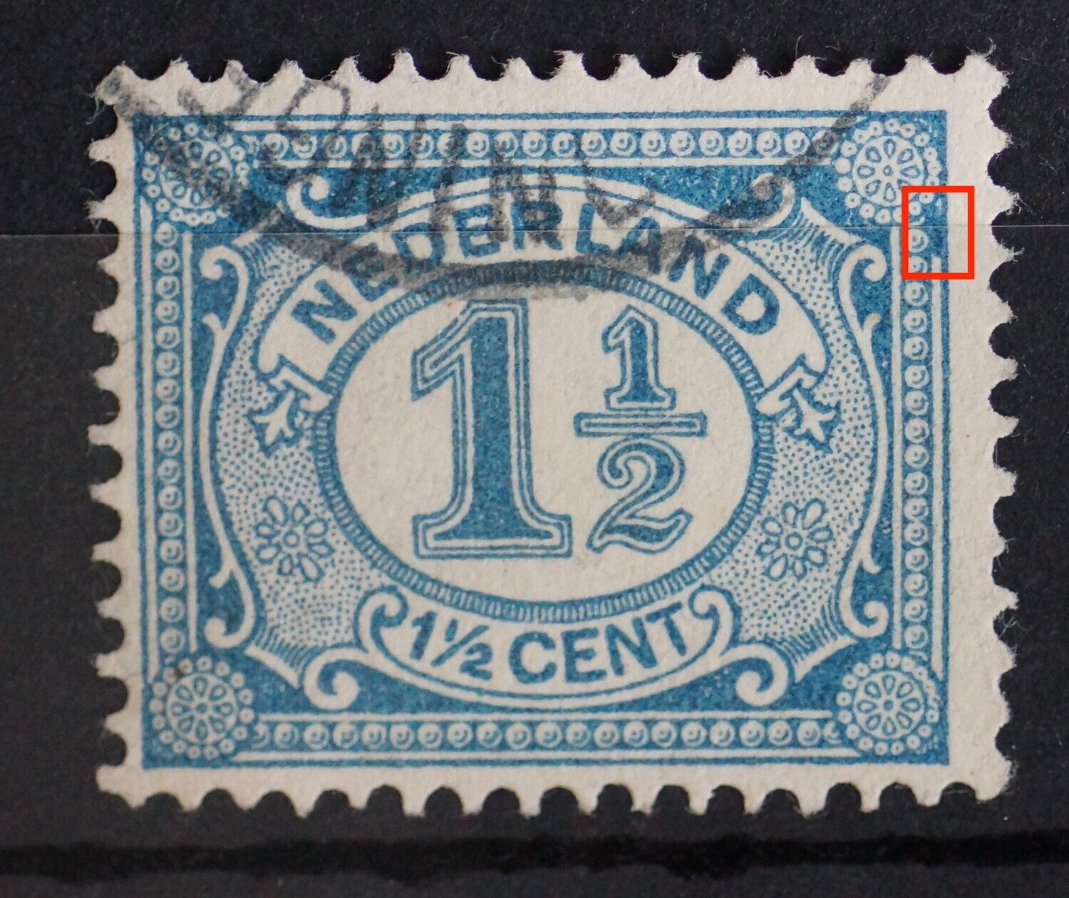 NVPH 53 - blauwe vlek tussen kaderlijnen rechts NVPH 53 - blauwe vlek tussen kaderlijnen rechts