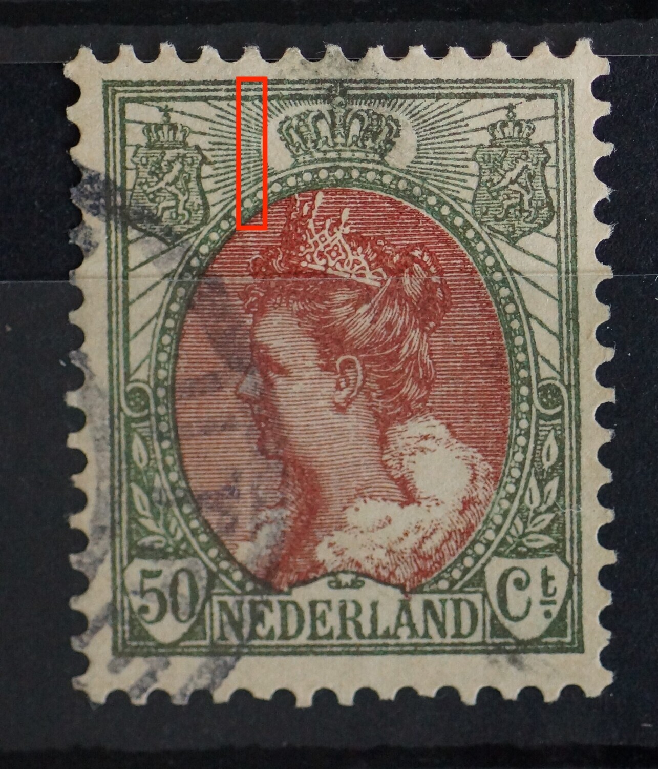 NVPH 74 - verticae kras door arcering links van kroon NVPH 74 - verticae kras door arcering links van kroon