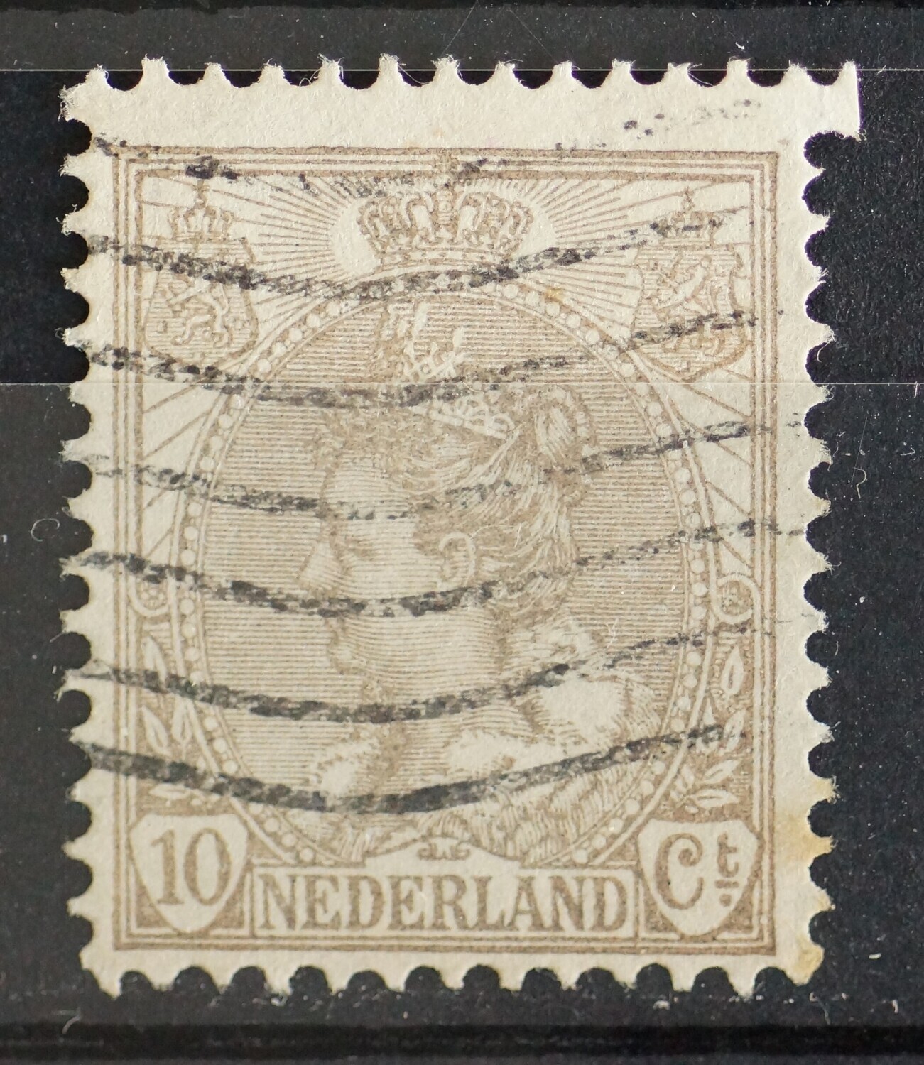 Ontbrekende perforatiegaten links en rechts boven (lijkt op roltanding)