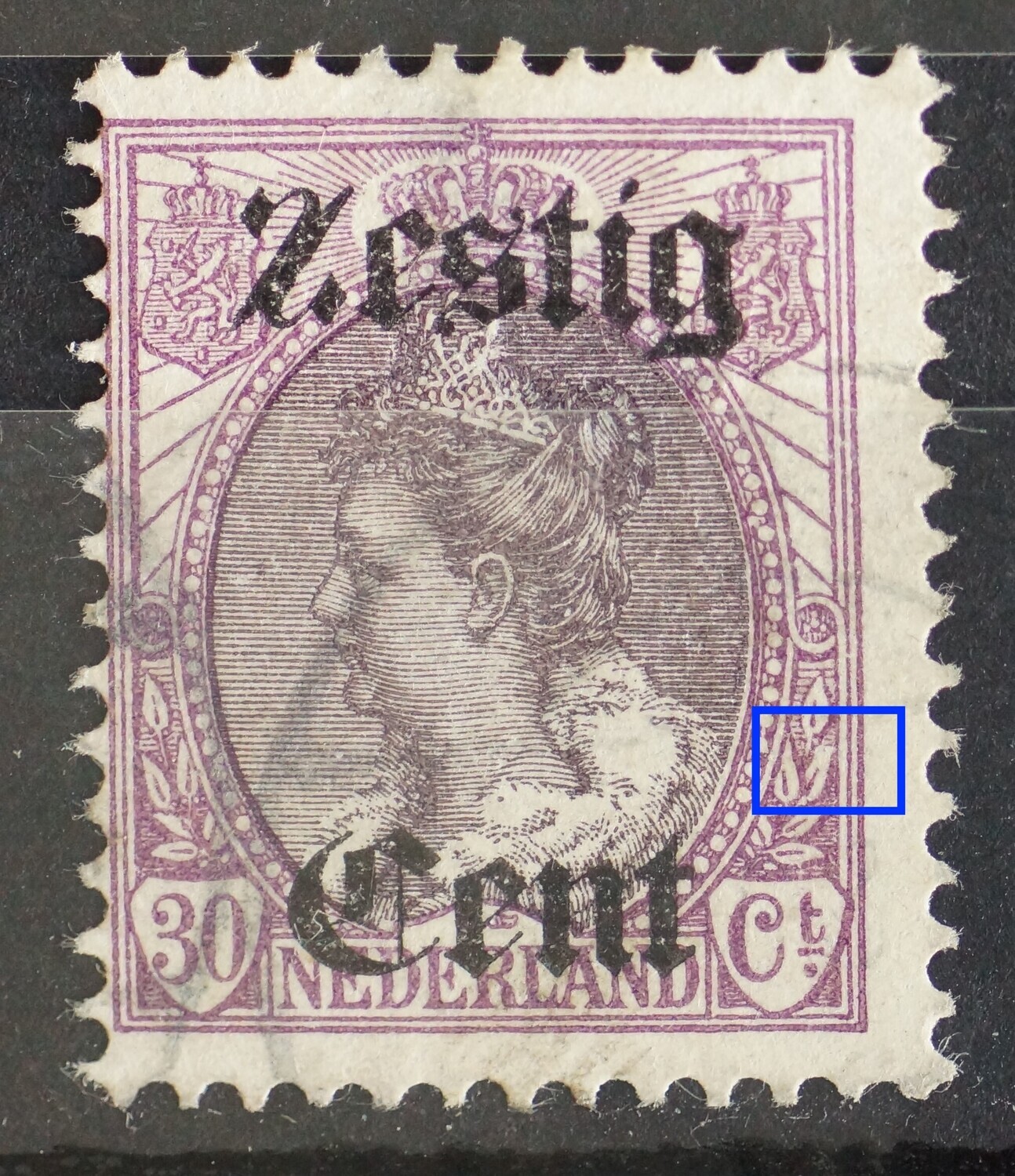 NVPH 103 - wit vlekje bovenin blad rechts