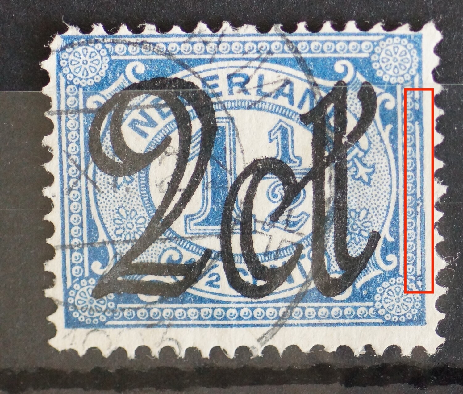 NVPH 115 - blauwe vlekken tussen kaderlijnen rechts