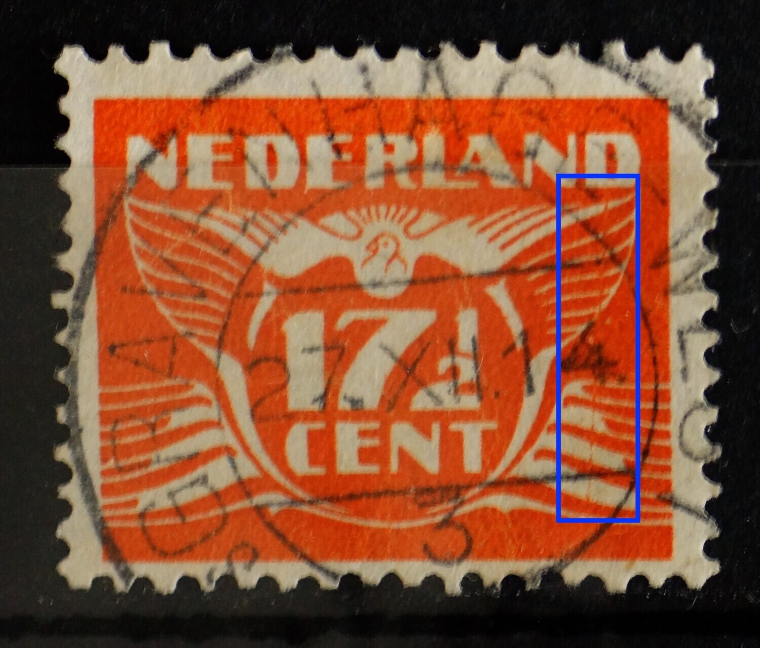 NVPH 385 - lange verticale oranje kras rechterzijde