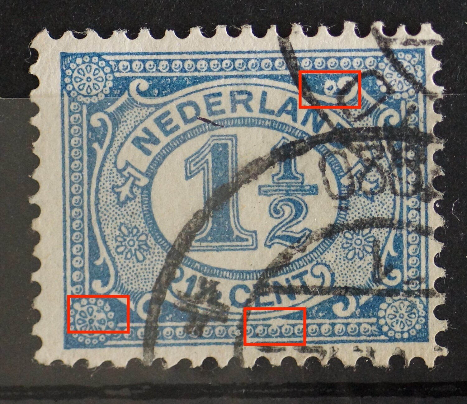 NVPH 53 - o.a. blauwe punt in witte vlek rechtsboven en ornament lnksonder behoorlijk beschadigd