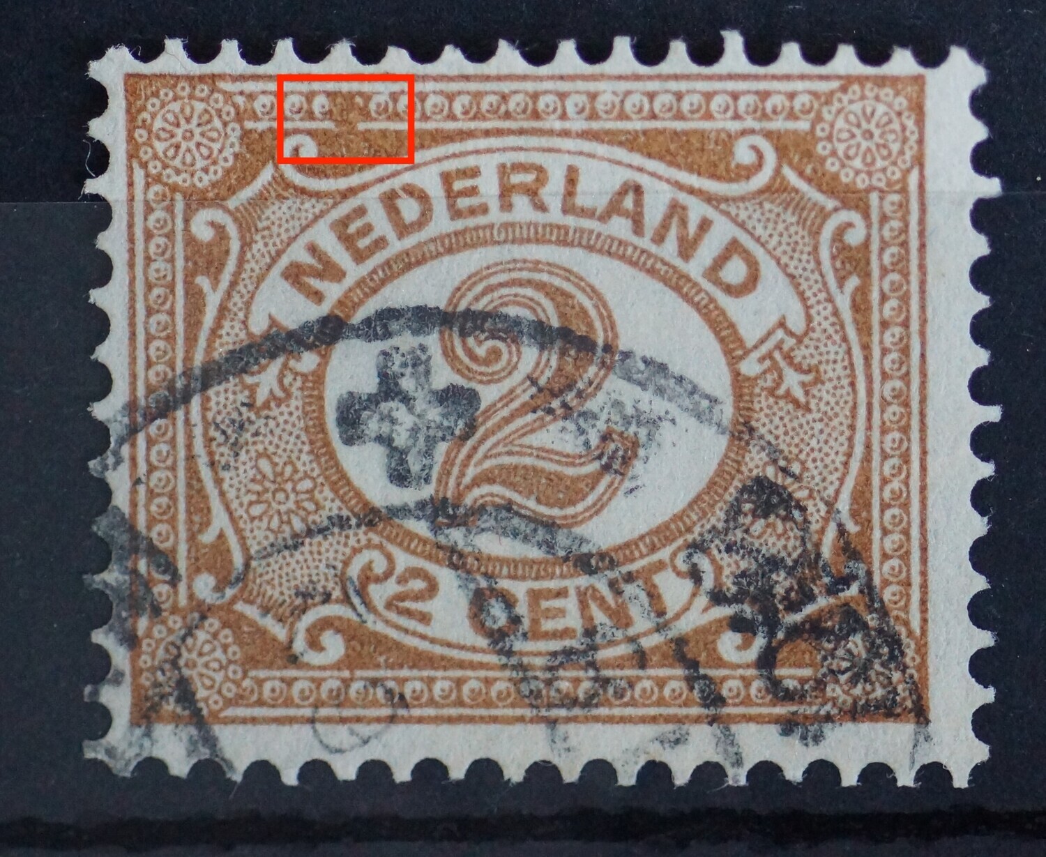 NVPH 54 - bruine vlek (verdwenen parel) in parelrand boven