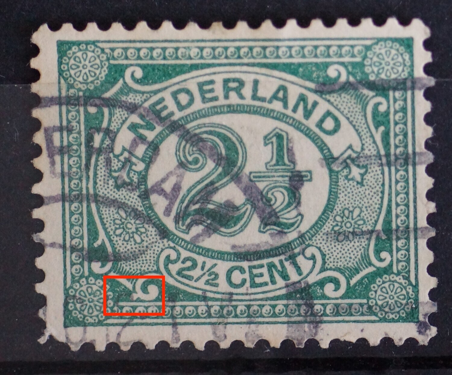 NVPH 55 - witte vlek aan krul links onder