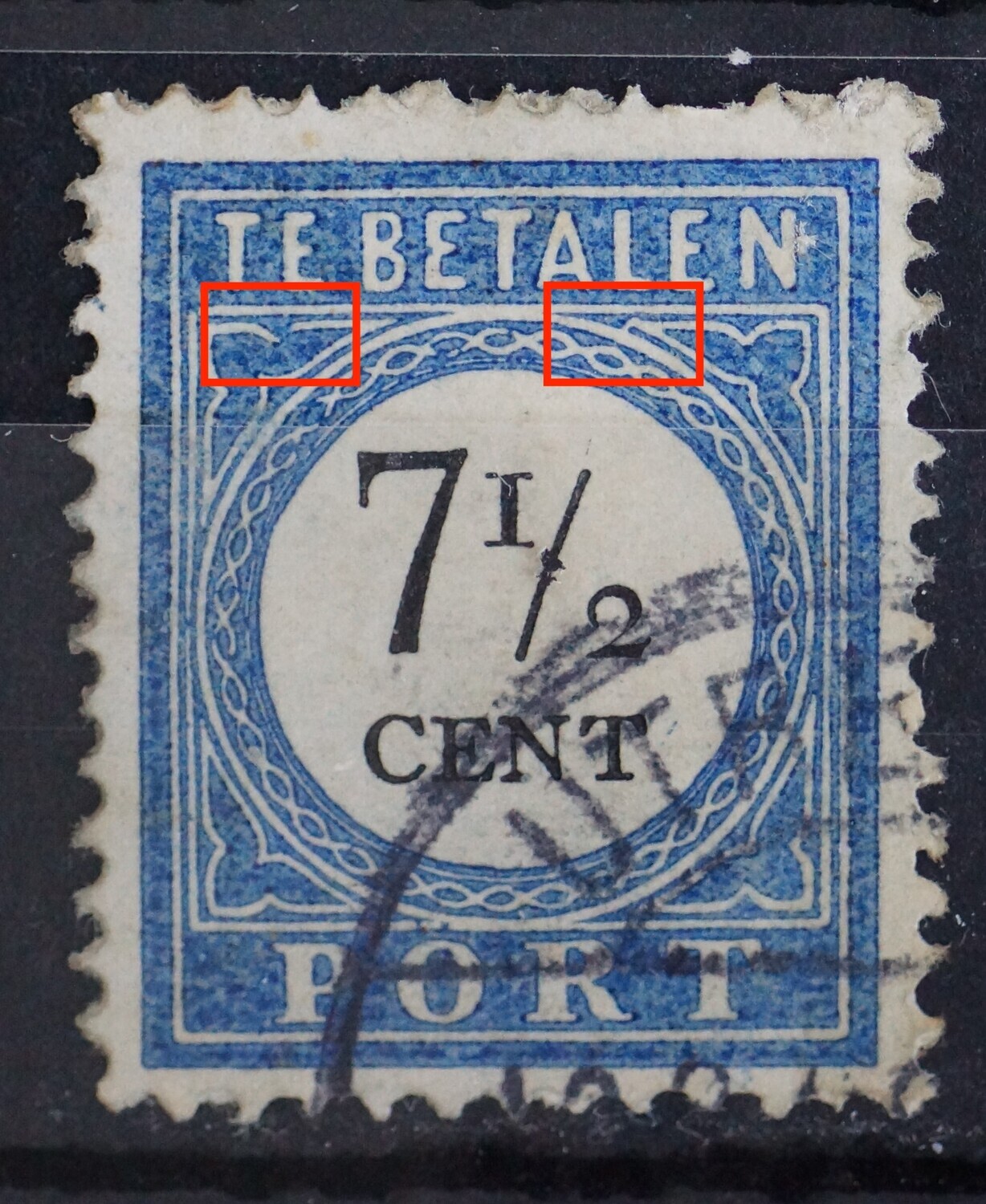 NVPH P21 - blauwe vlek in ornament links, wit lijntje aan ornament rechts