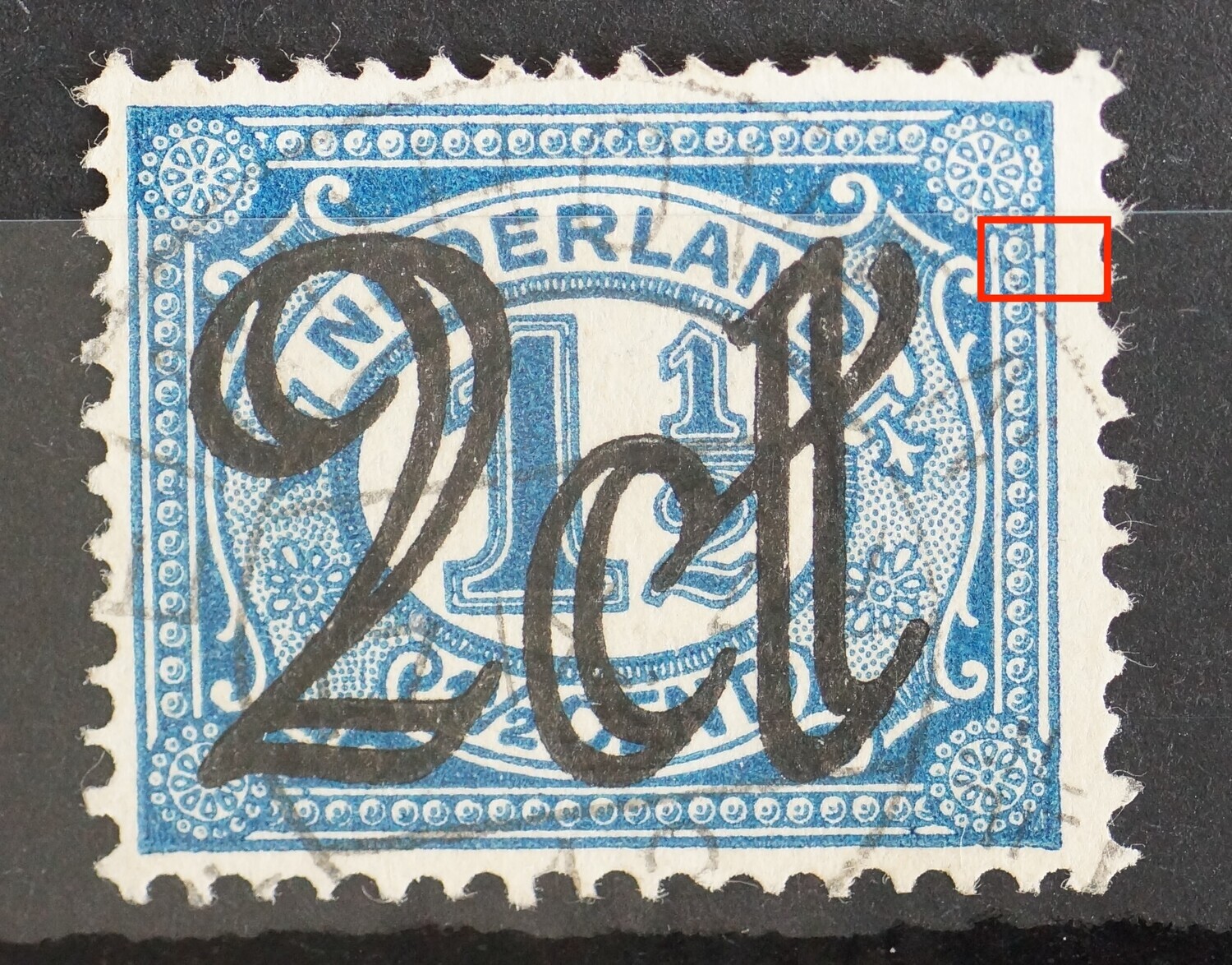 NVPH 115 - blauwe punt tussen kaderlijnen rechts