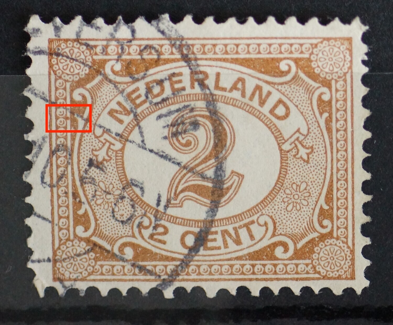 NVPH 54 - bruine punt naast parelrand links
