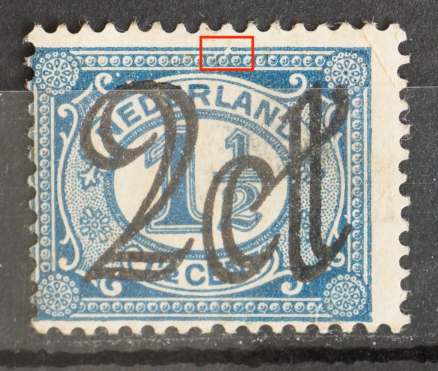 NVPH 115 - breuk in kaderlijn en parelrand boven NVPH 115 - breuk in kaderlijn en parelrand boven