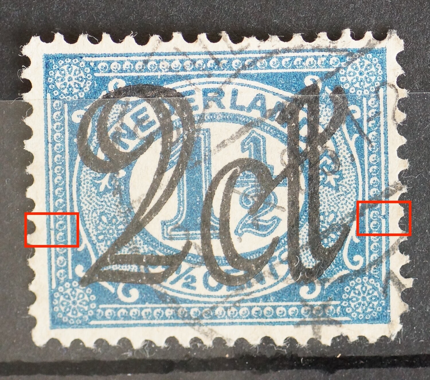 NVPH 115 - blauwe punt tussen kaderlijnen (rechts en links)