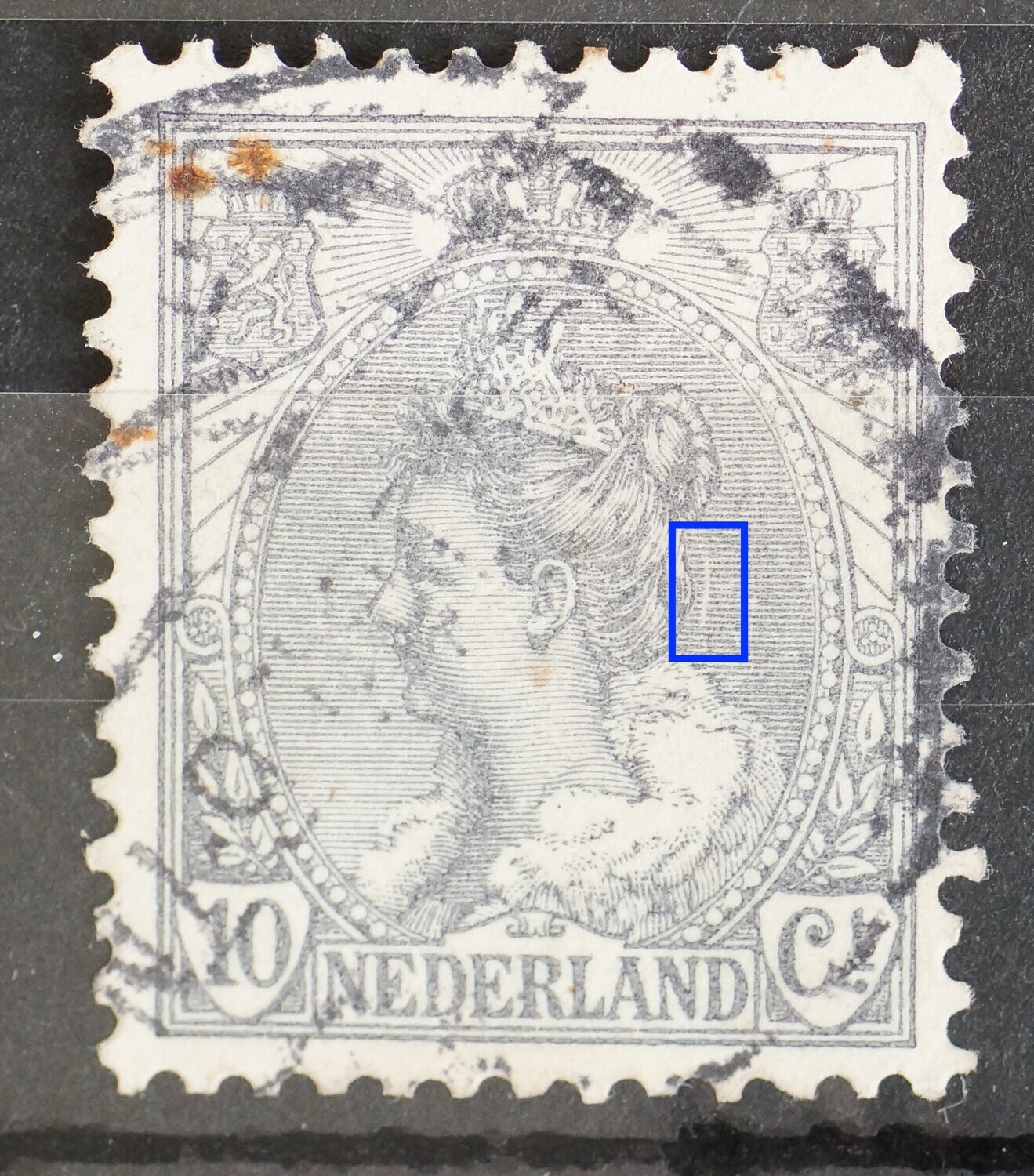 NVPH 62 - witte vericale kras achter het hoofd
