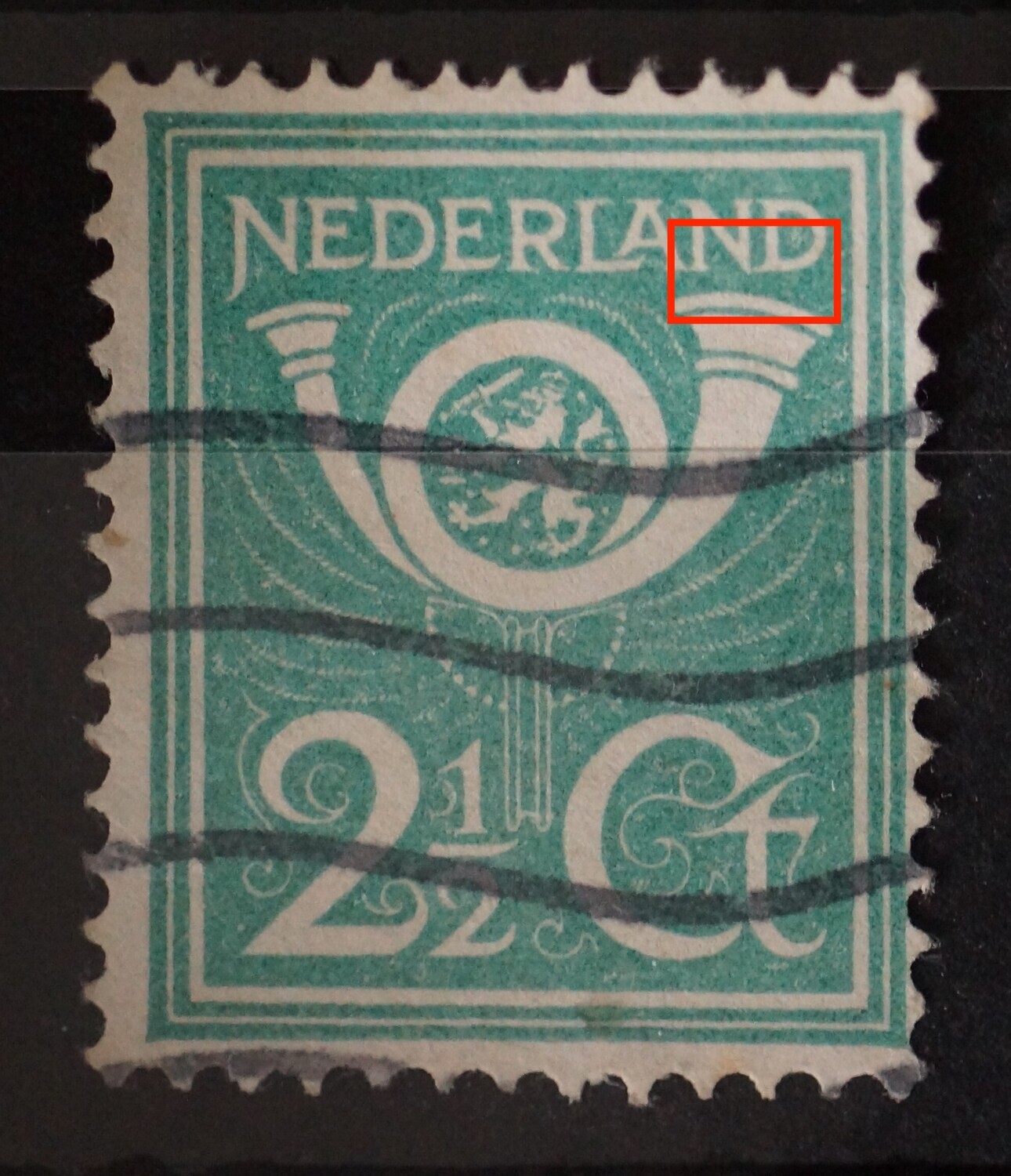 NVPH 112 - wit streepje onderaan de 2e D van NEDERLAND (afwijkend van 112 P1)