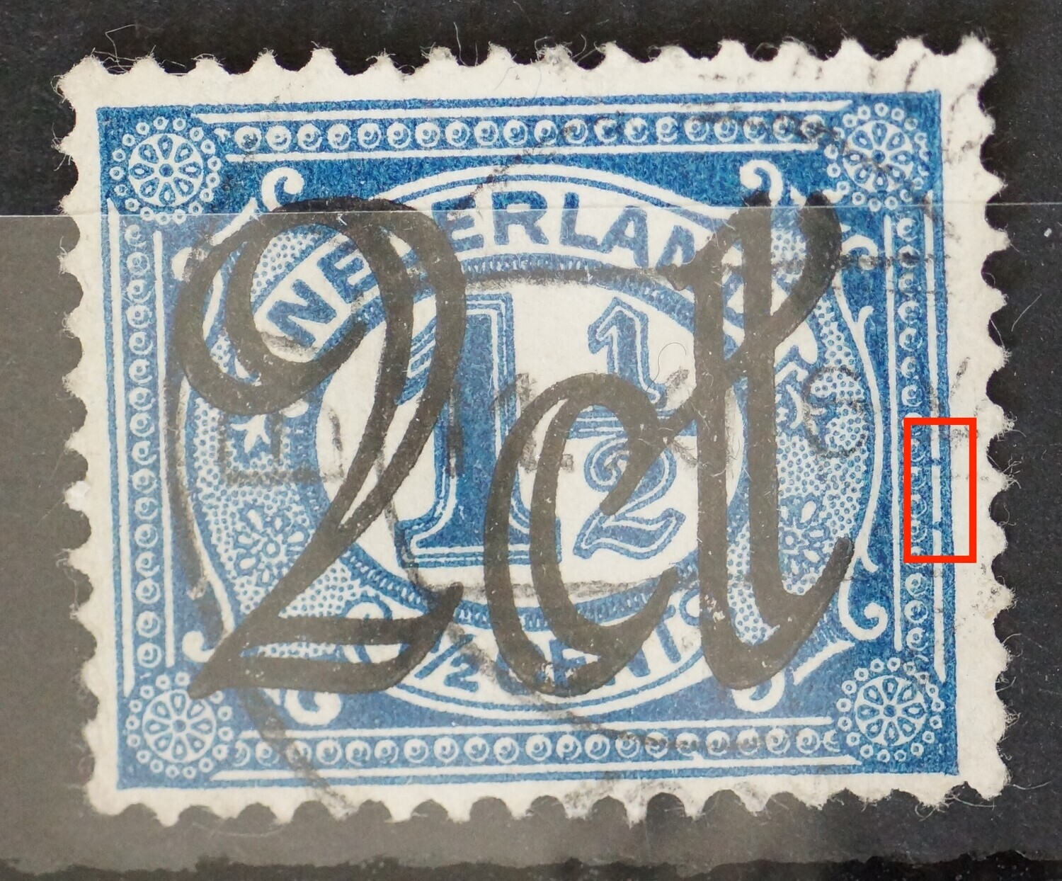 NVPH 115 - twee blauwe punten tussen kaderlijnen rechts
