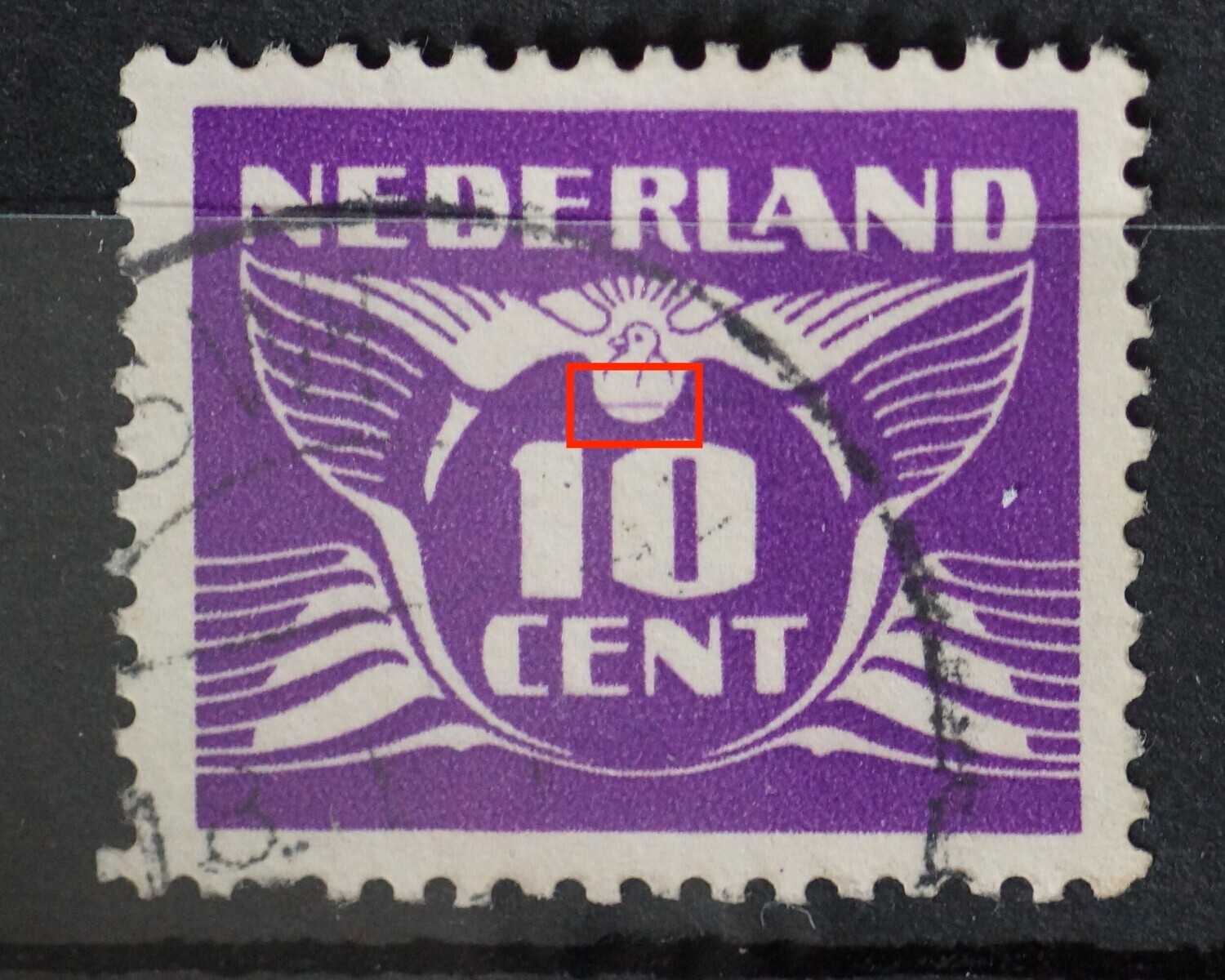 NVPH 382 - horizontale streep door het lijf van de duif