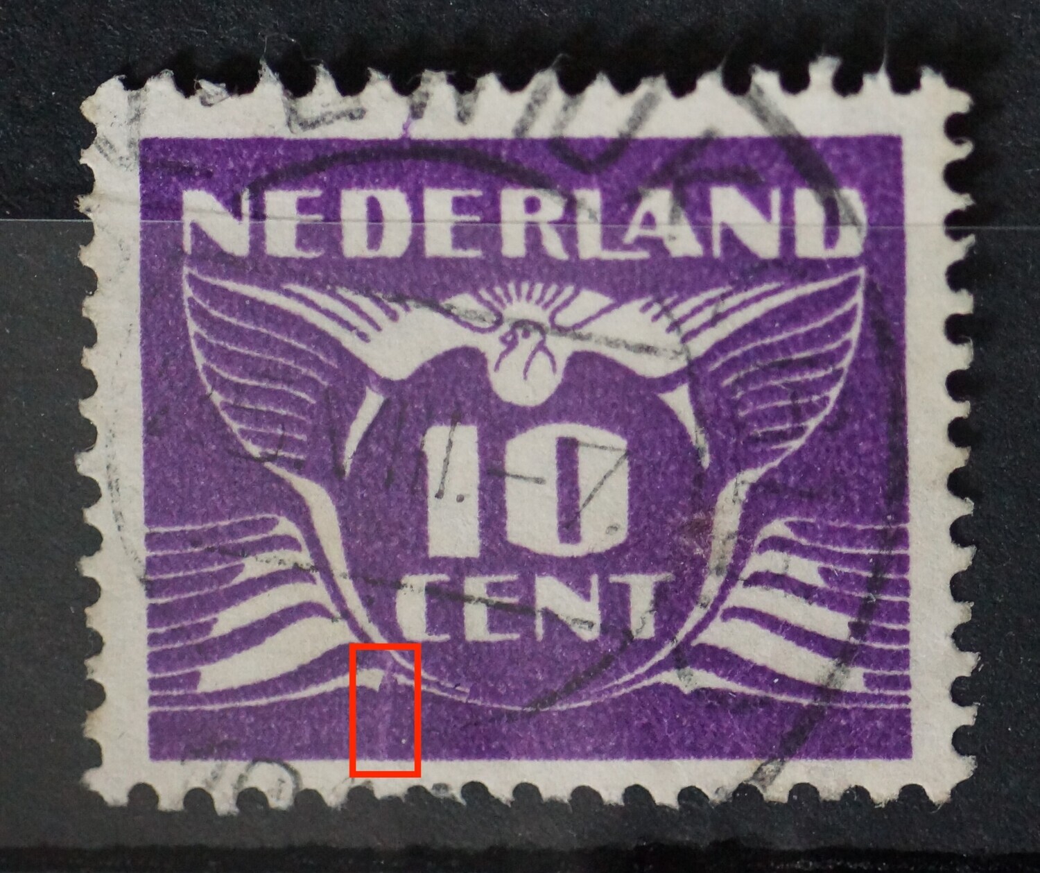 NVPH 382 - violette vlek/streep links van het midden