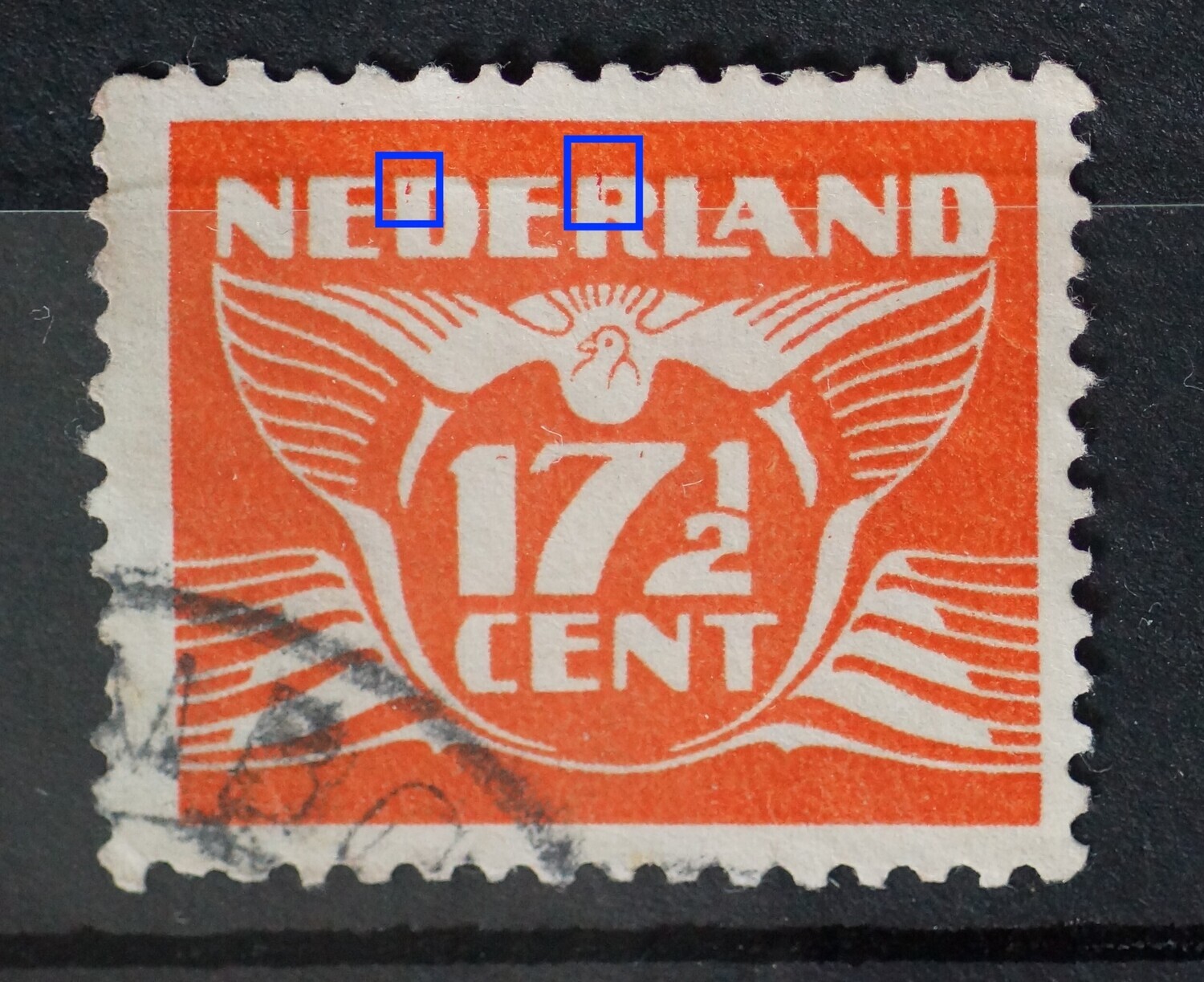 NVPH 385 - o.a. verticale ornaje streep in de R van NEDERLAND