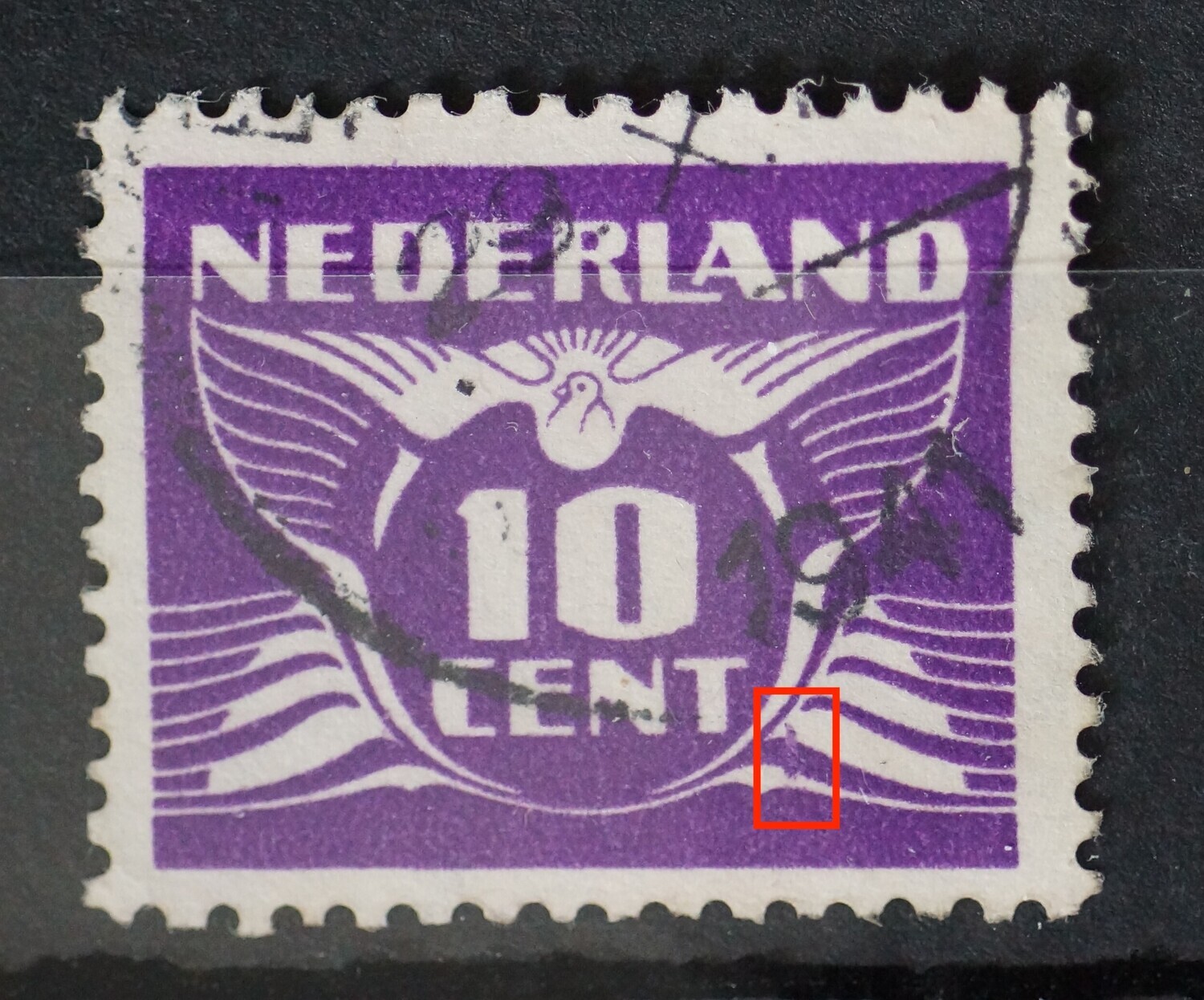 NVPH 382 - violette vlek / veeg rechts, onder