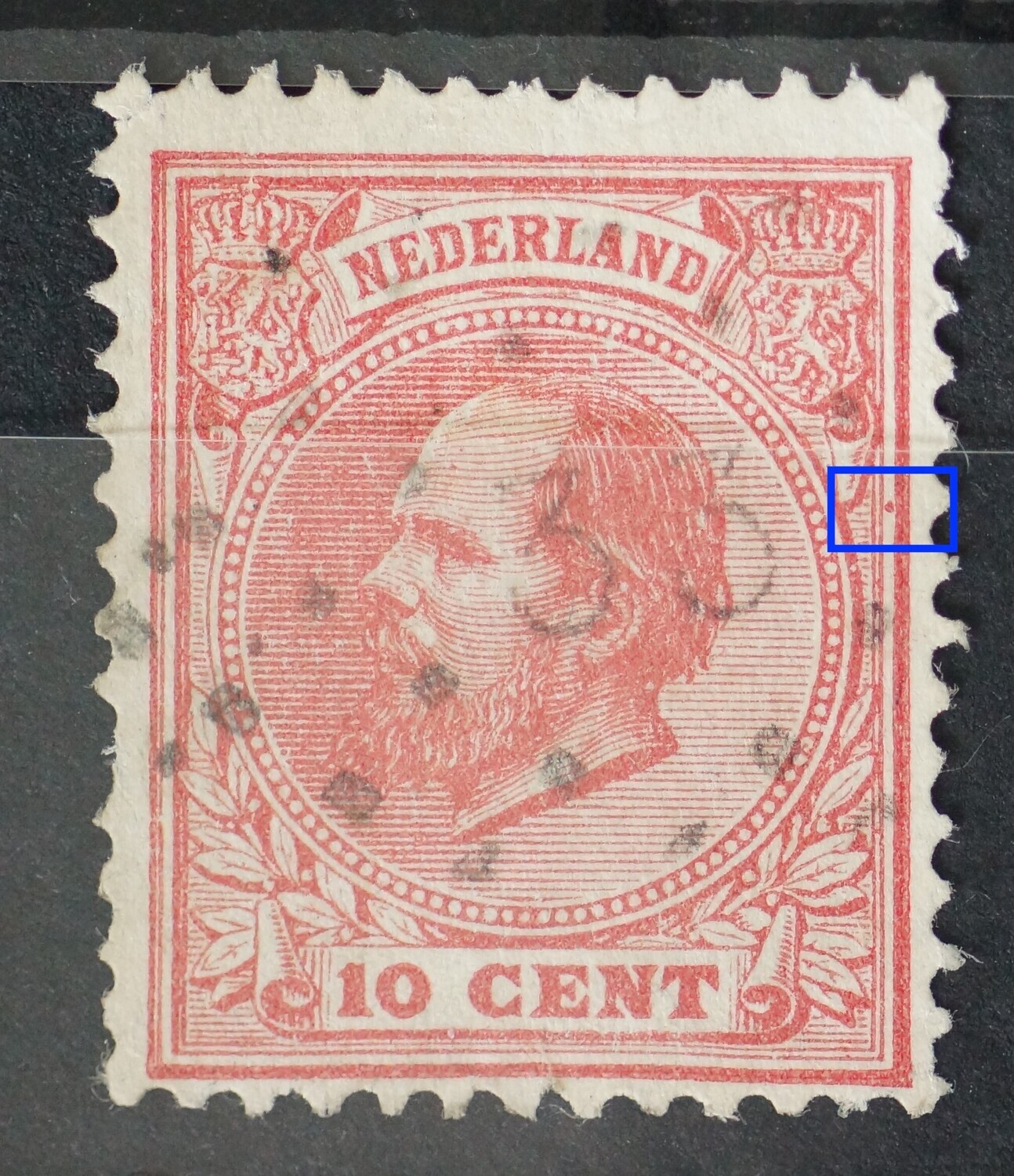 NVPH 21 - rode punt tussen kaderlijnen rechts