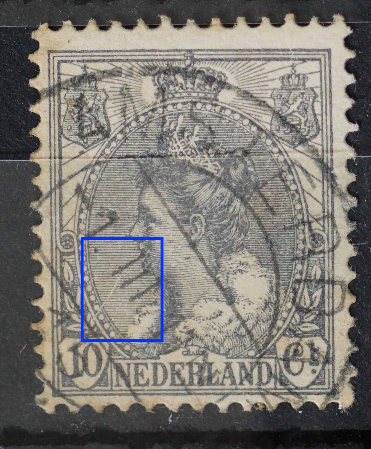 NVPH 62 - diverse diagonale witte krassen / graveerlijnen