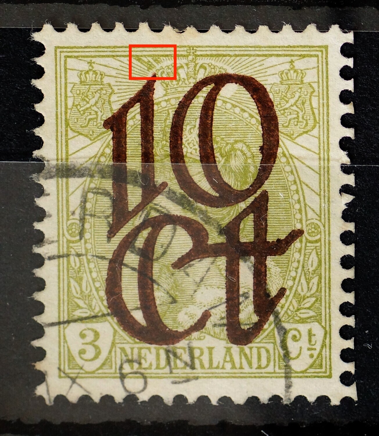 NVPH 116 -grote groene vlek tussen stralen links van kroon