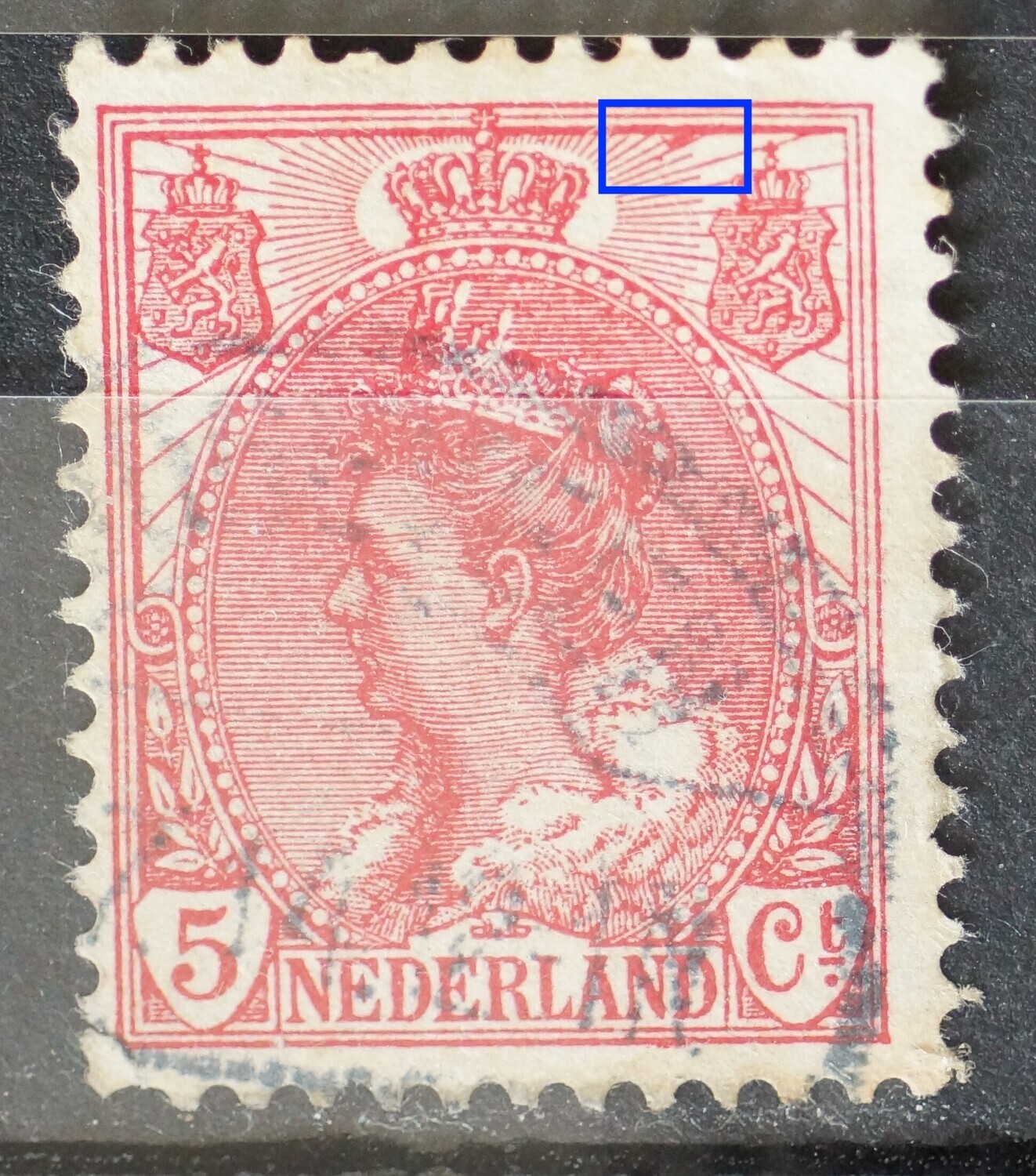 NVPH 60 - rode vlek tussen stralen rechts van kroon