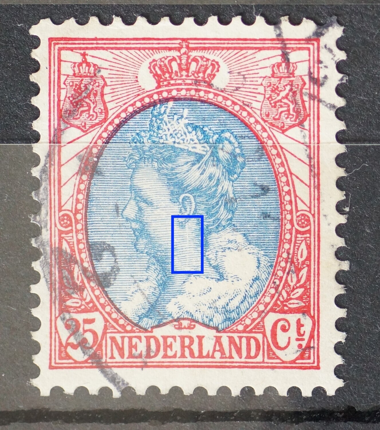 NVPH 71 - verticale witte kras onder het oor