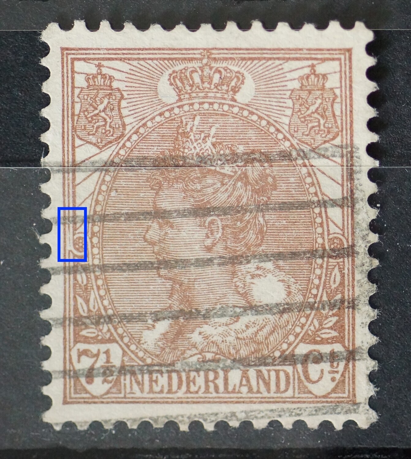 NVPH 61 - beschadigde kaderlijn bij linker rozet