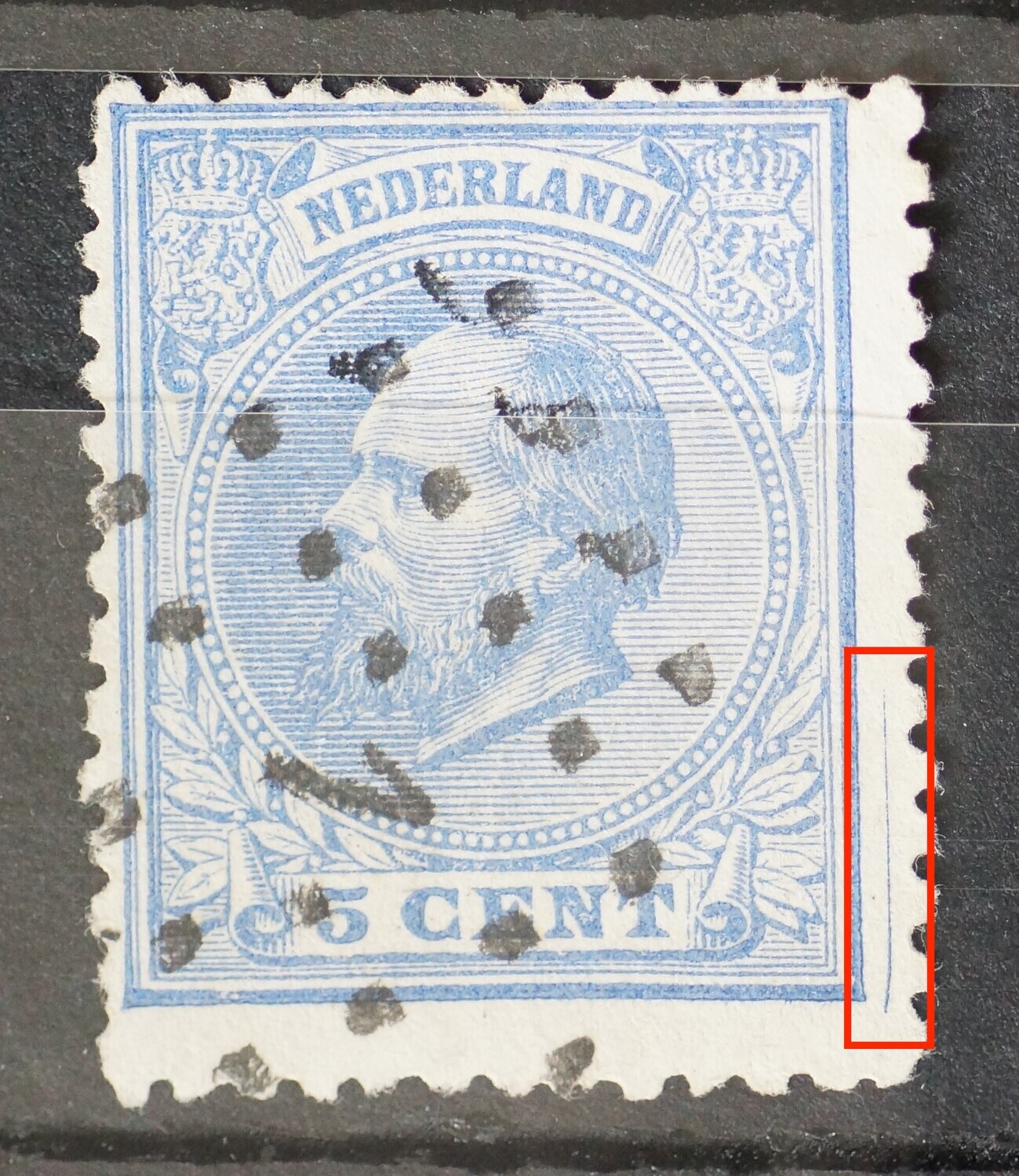 NVPH 19 - blauwe lijn rechts van het zegelbeeld (soldeernaad ?)