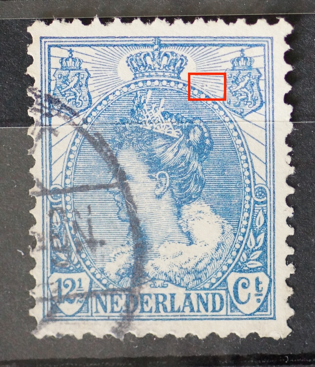 NVPH 63 - blauwe punt tussen stralen rechts