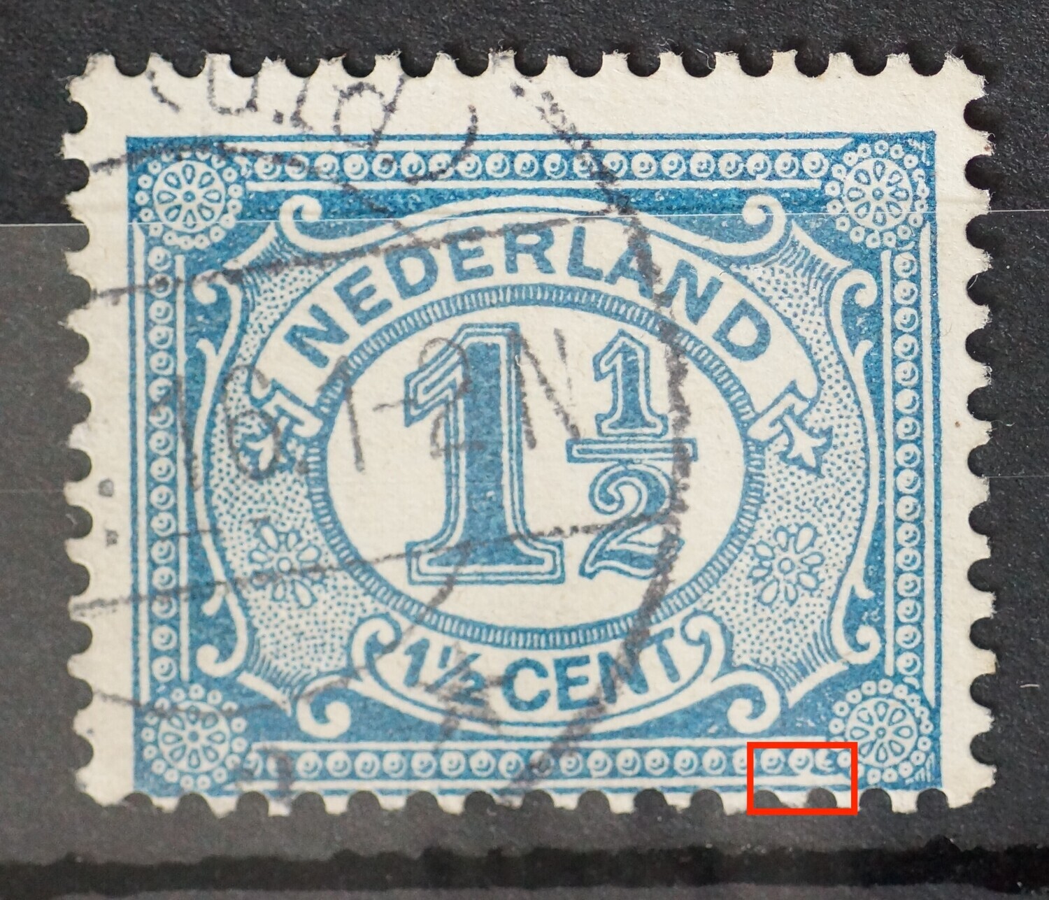 NVPH 53 - breuk in parelrand rechtsonder