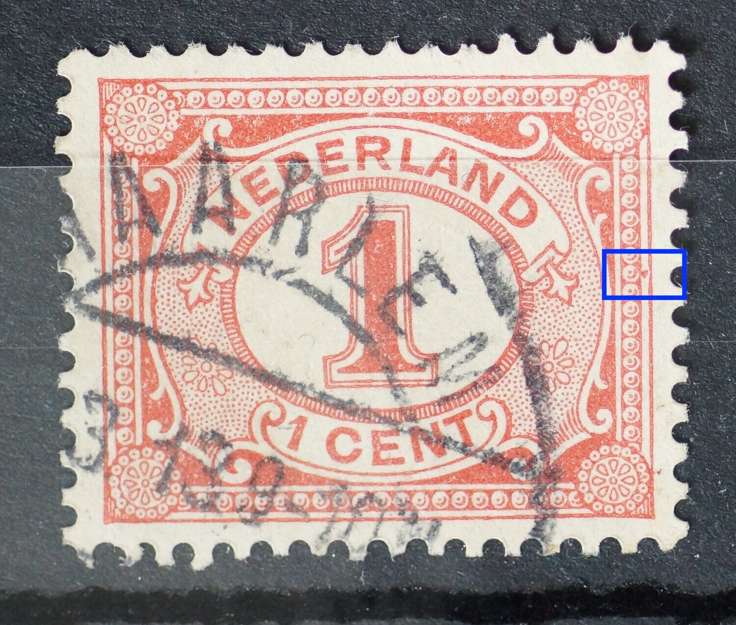 NVPH 51 - rode punt tussen kaderlijnen rechts