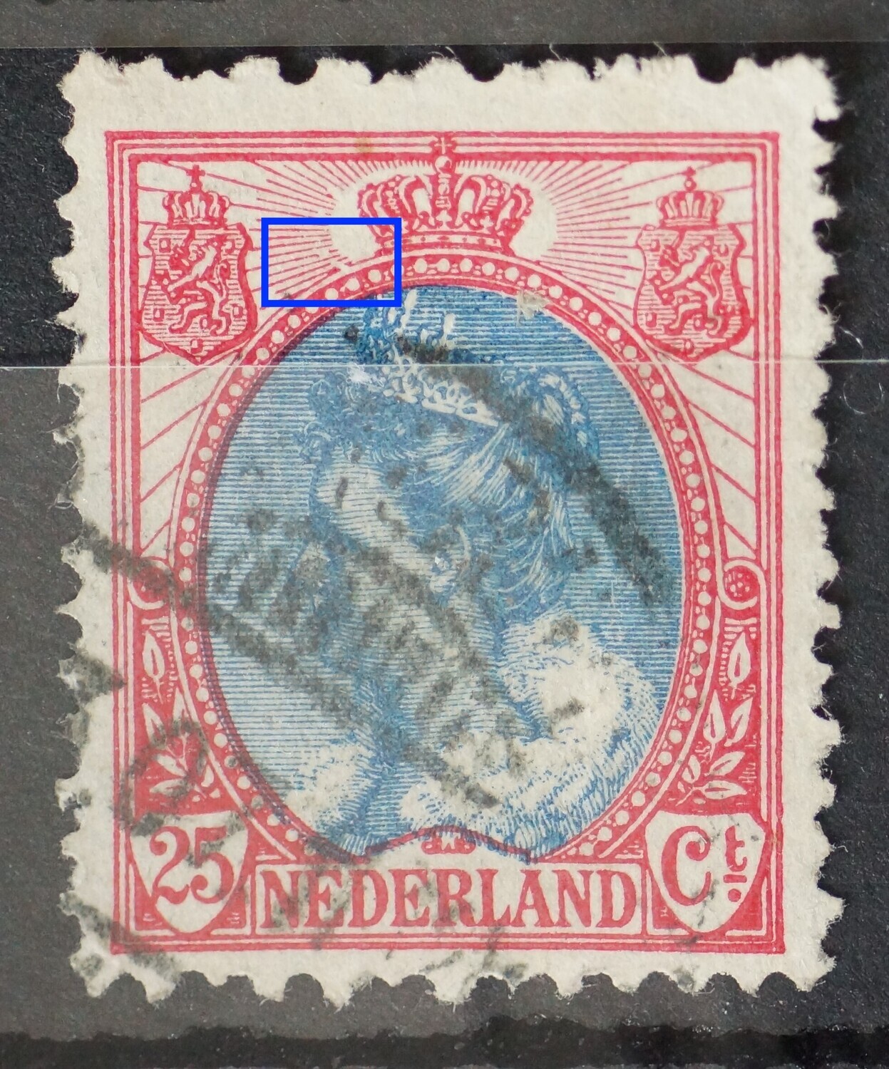 NVPH 71 - witte kras door stralen en rand medaillon links van kroon