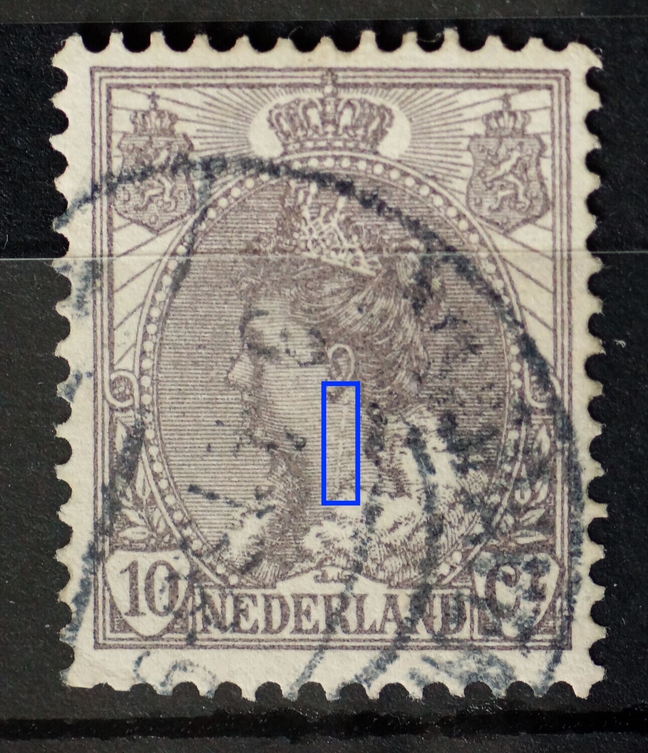 NVPH 62 - witte verticale kras onder het oor