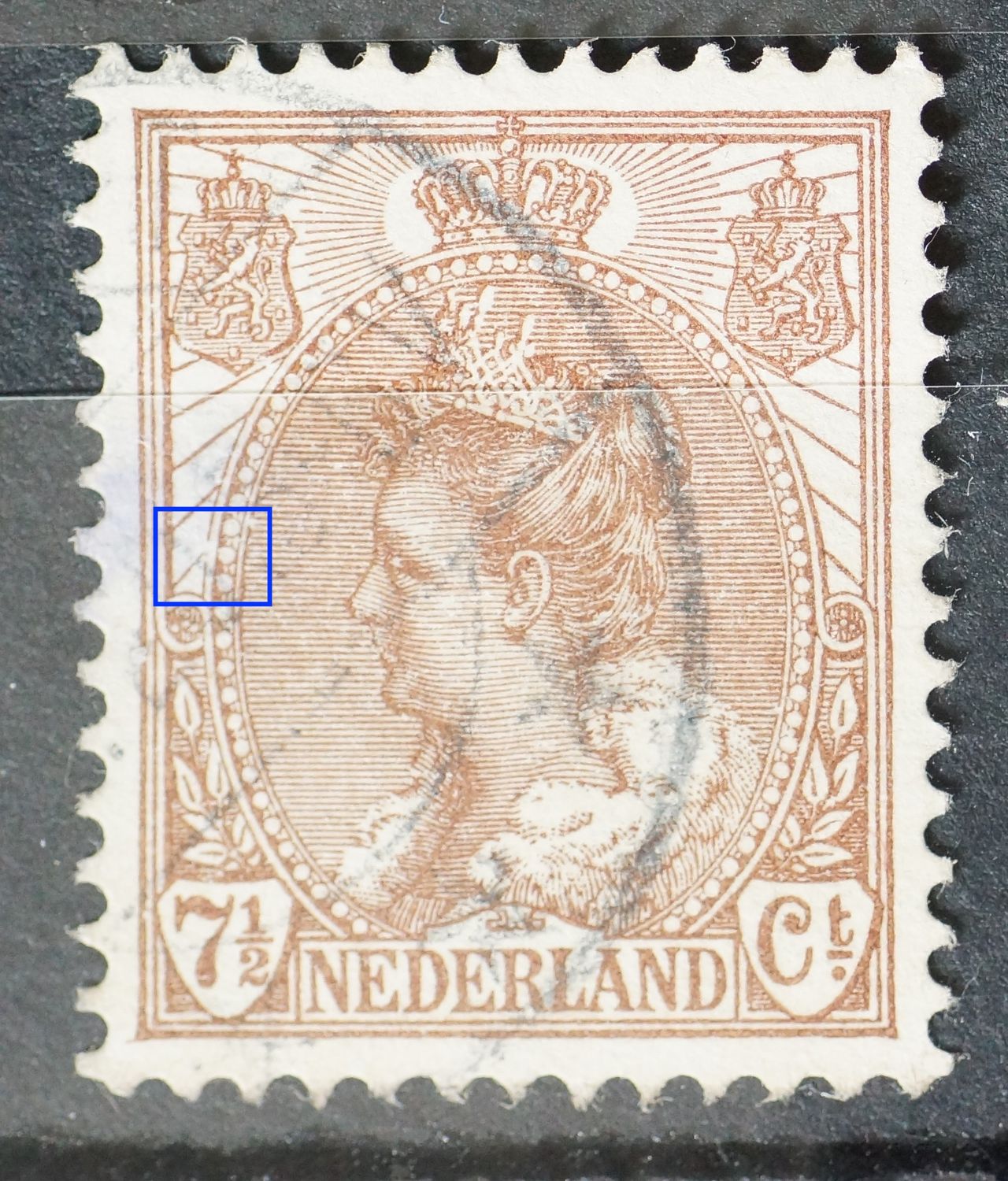 NVPH 61 - breuk in rand medaillon links