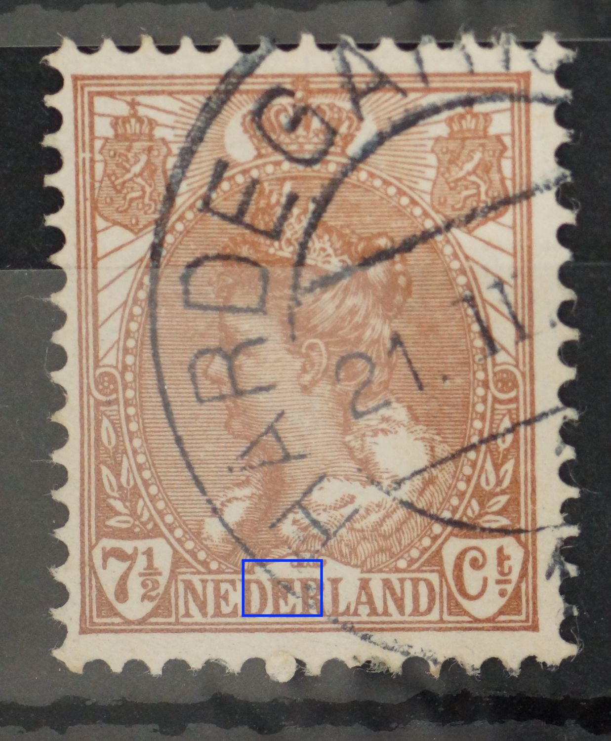NVPH 61 - grote bruine vlek in de 2e E van NEDERLAND