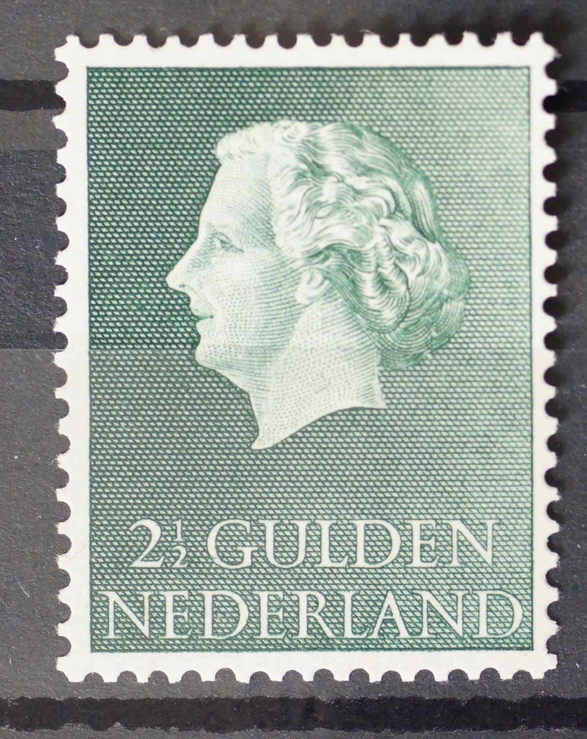 NVPH 638 - blauwgroen krasje in de zegelrand linksboven (638 PM) NVPH 638 - blauwgroen krasje in de zegelrand linksboven (638 PM)